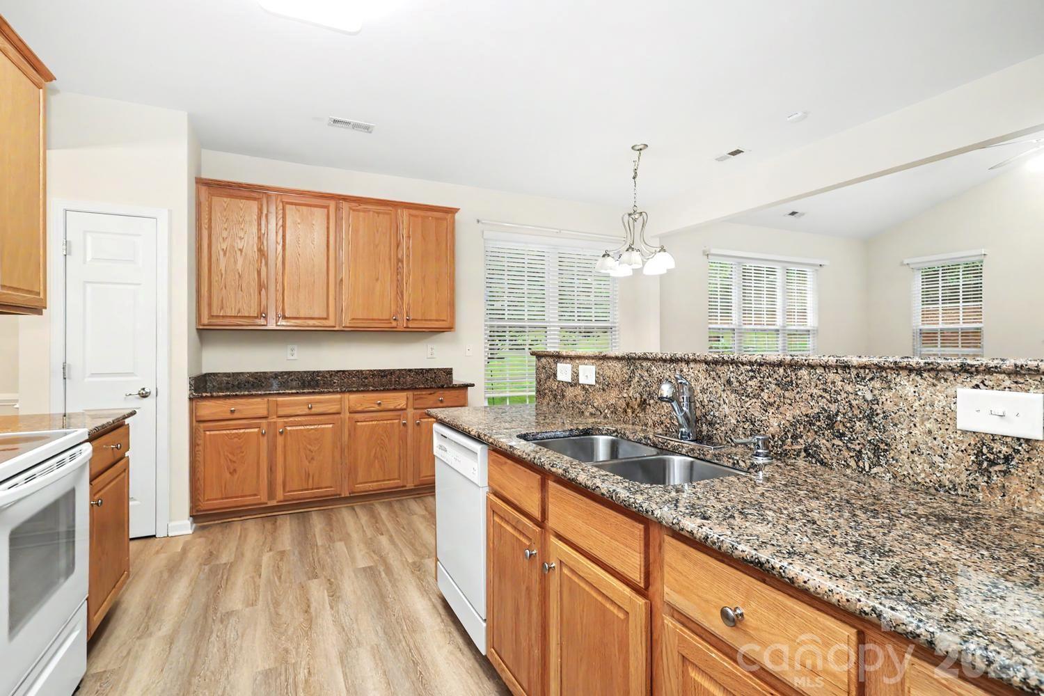 1669 Onyx Ridge Property Photo 18