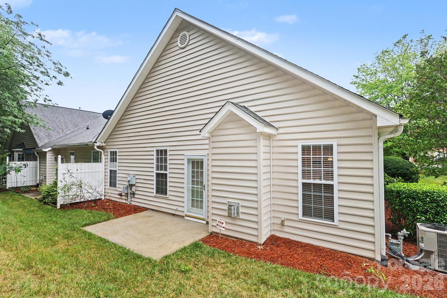 1669 Onyx Ridge Property Photo 29