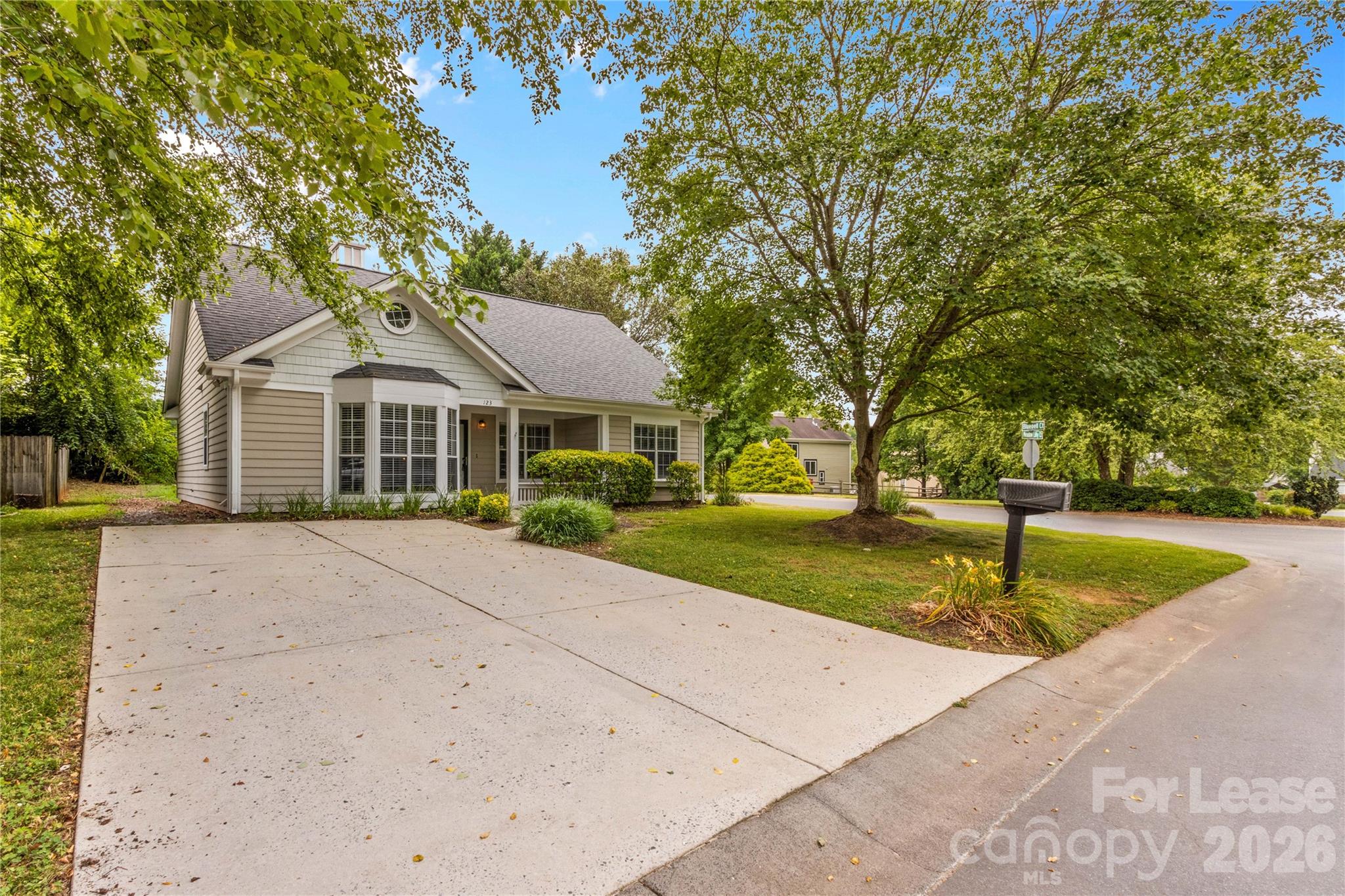123 Meadow Lilly Court Property Photo 1