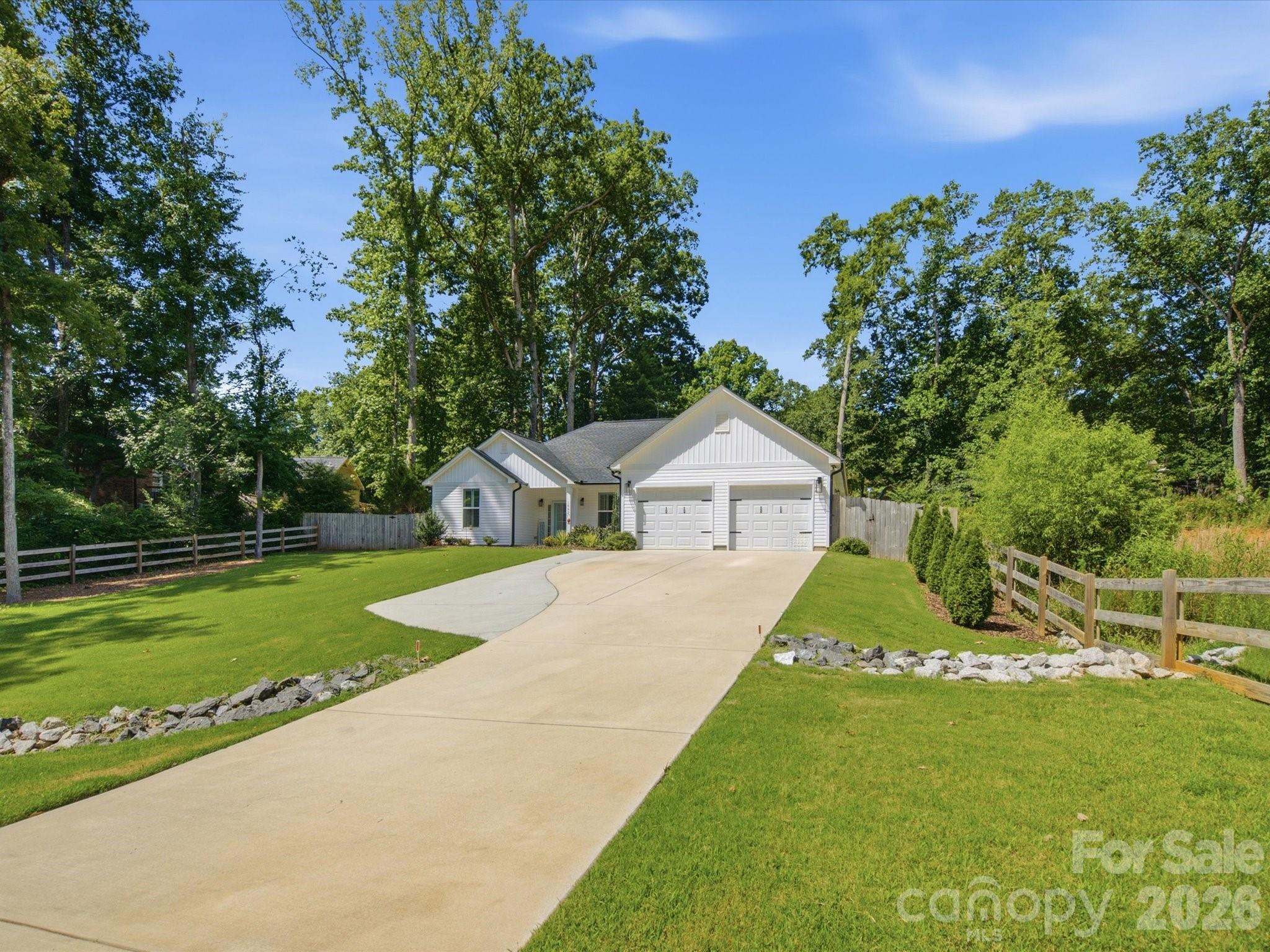 1863 Sardis Drive Property Photo 1