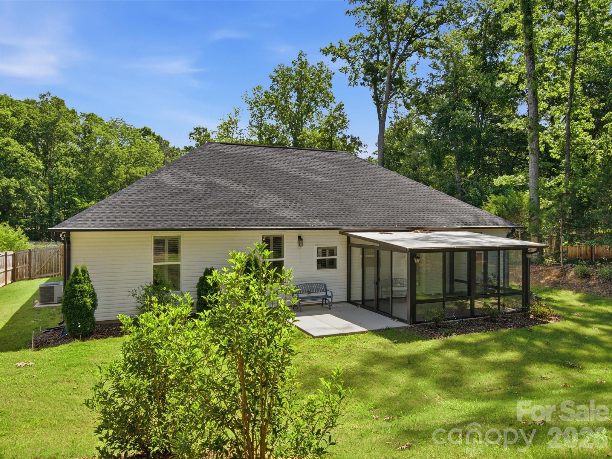 1863 Sardis Drive Property Photo 3