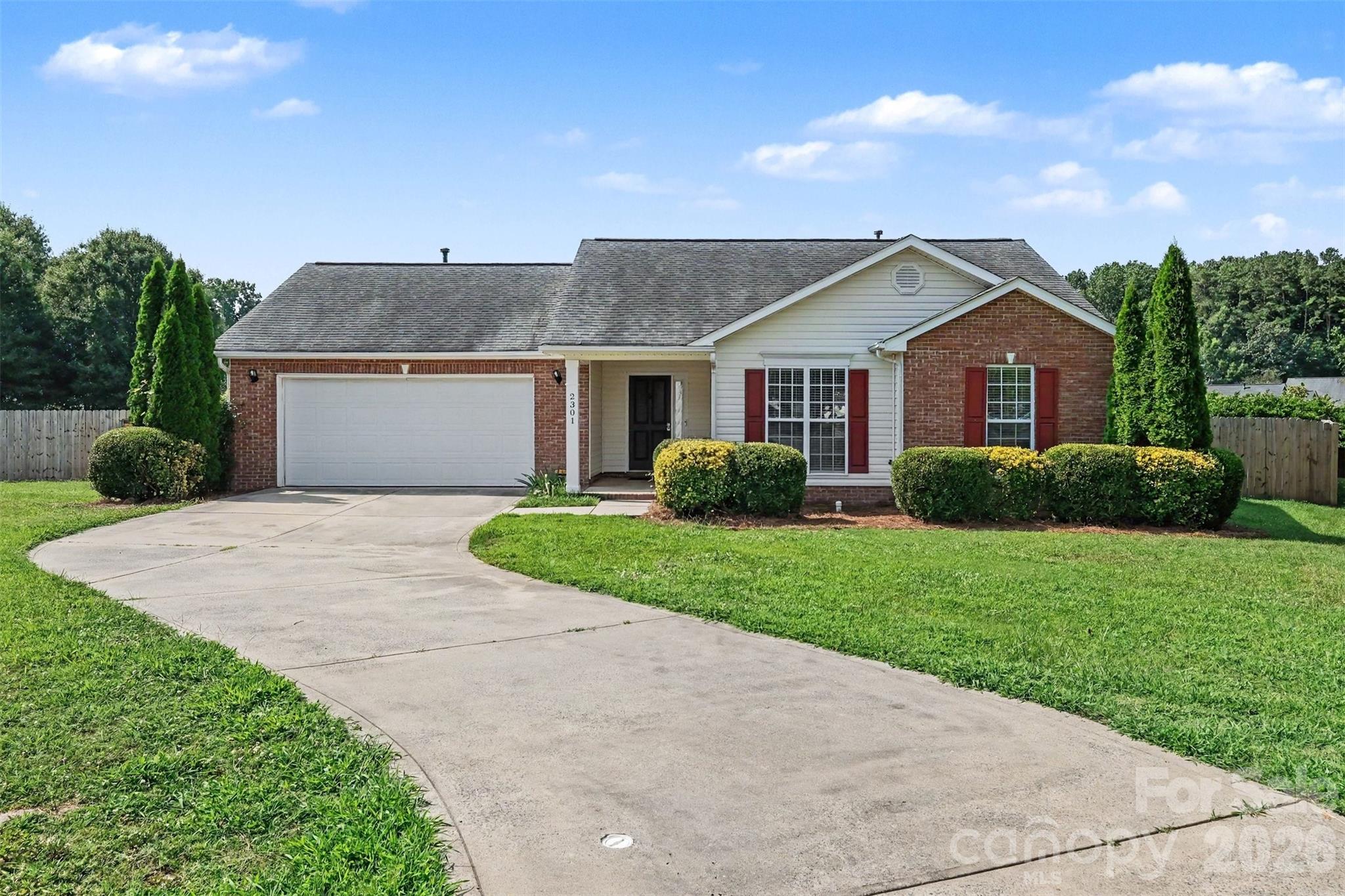 2301 Hunters Way Property Photo 6