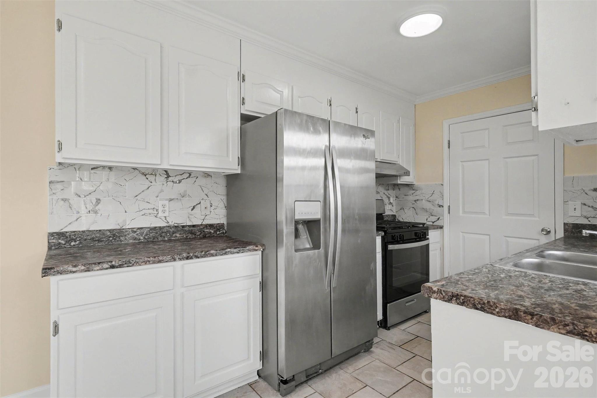 2301 Hunters Way Property Photo 7