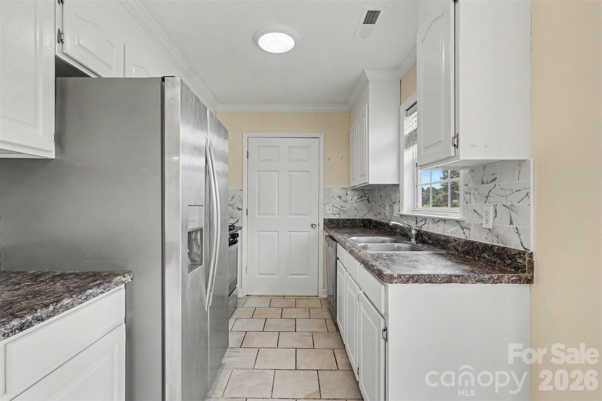 2301 Hunters Way Property Photo 8