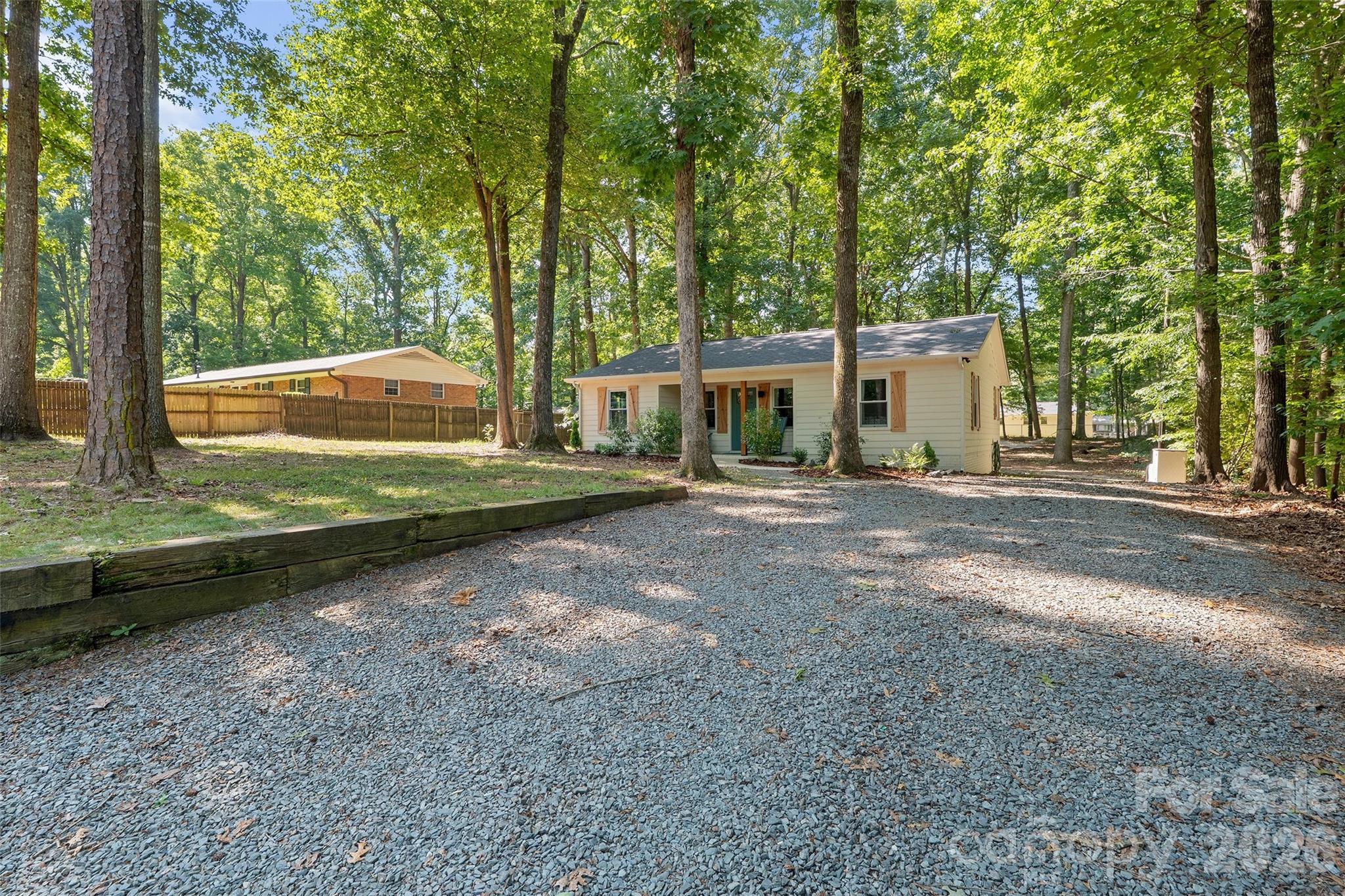 317 Jackson Place Property Photo 2