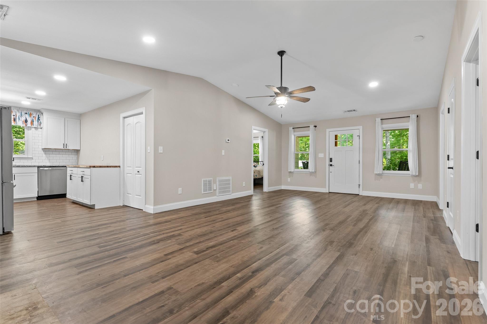 317 Jackson Place Property Photo 11
