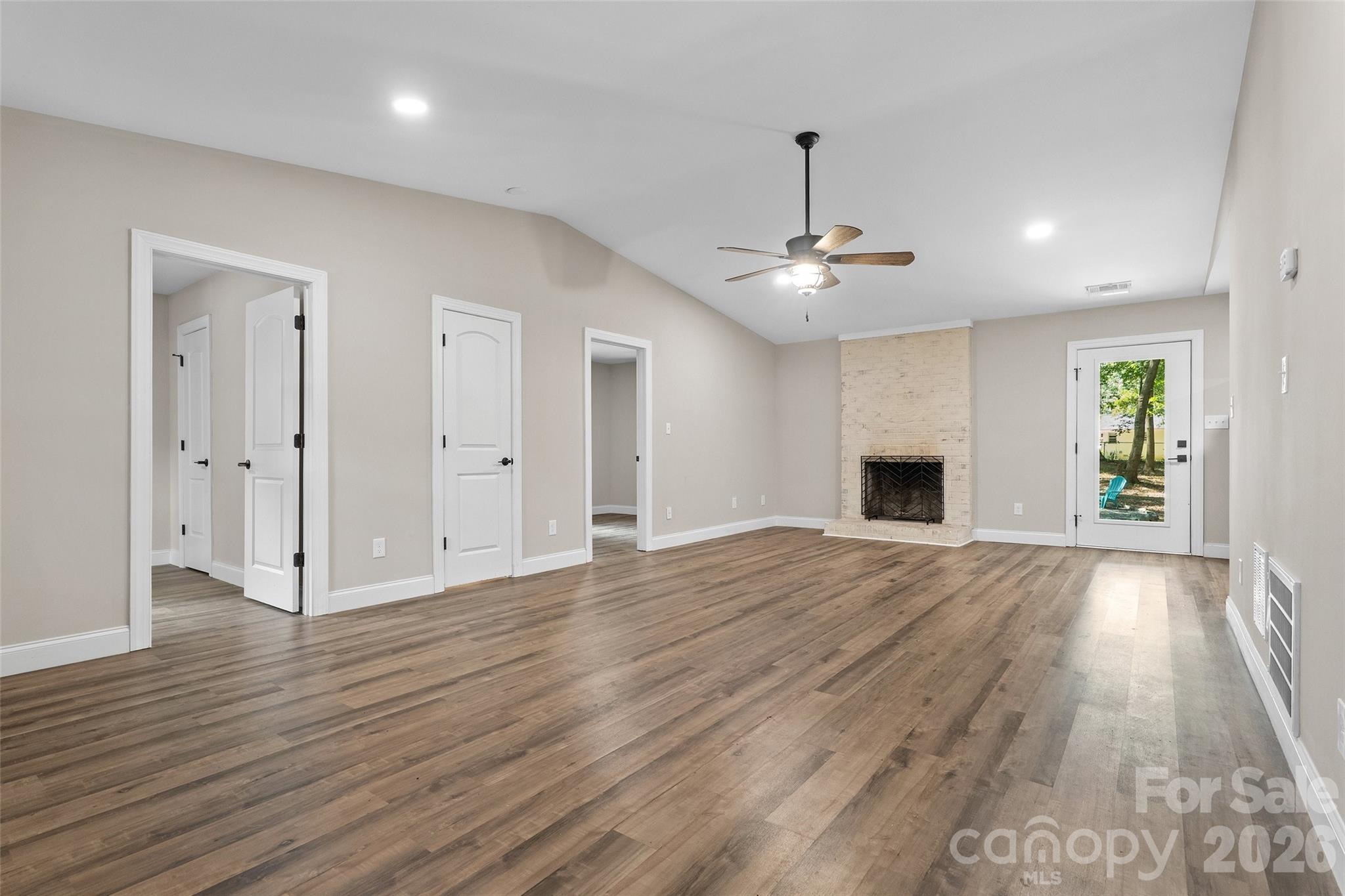 317 Jackson Place Property Photo 12