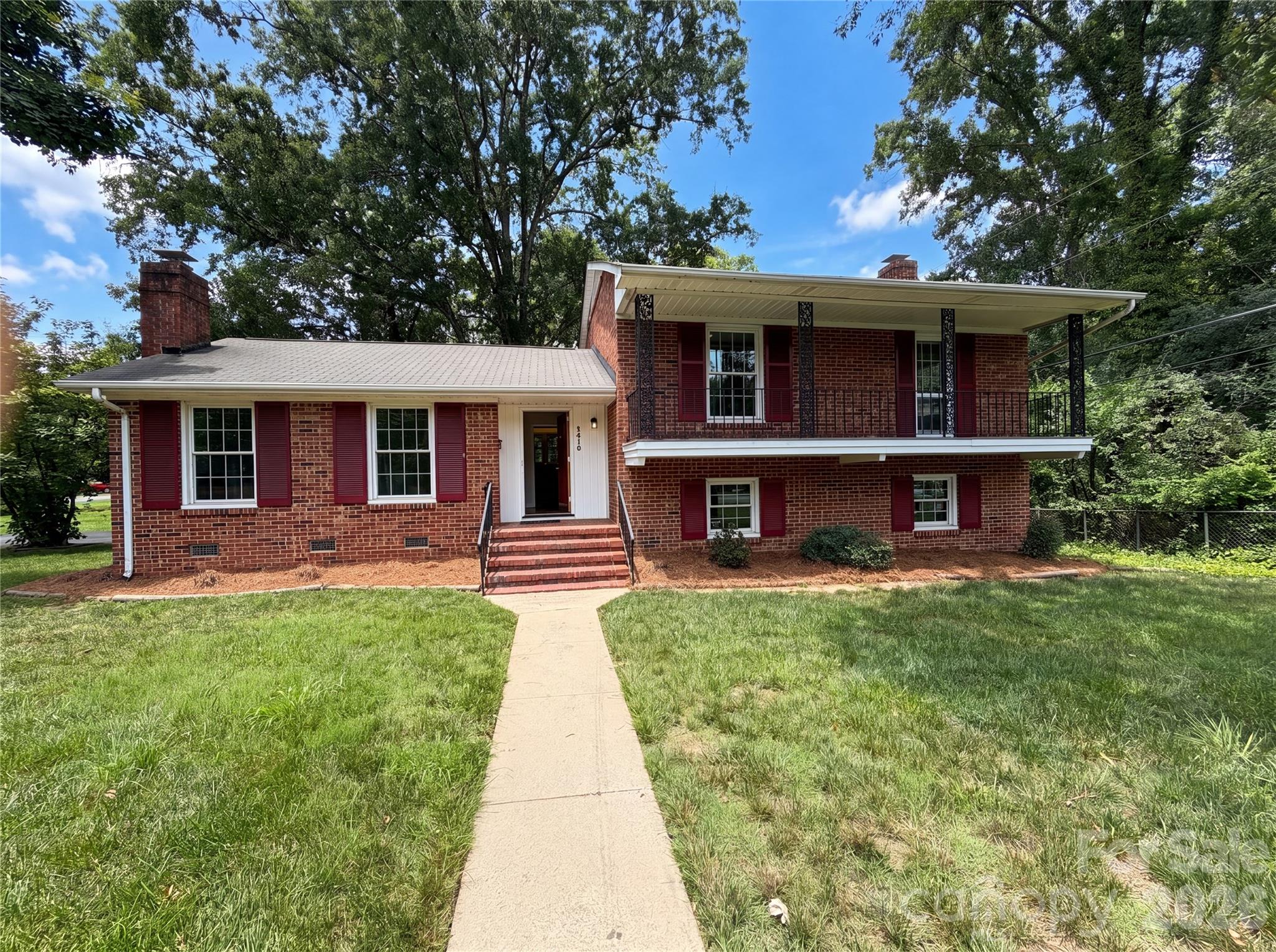 5410 Sharon Road Property Photo 1