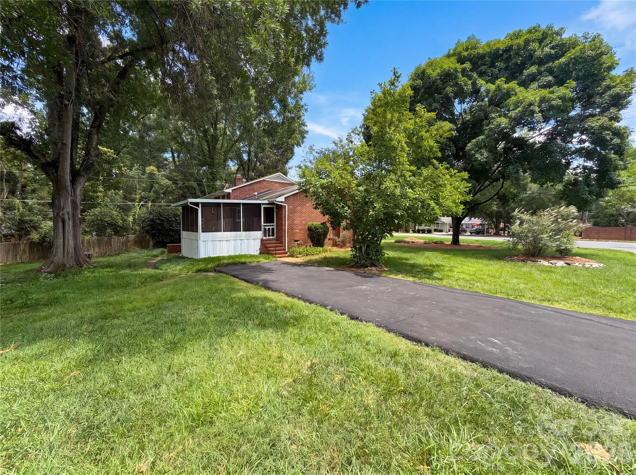 5410 Sharon Road Property Photo 2