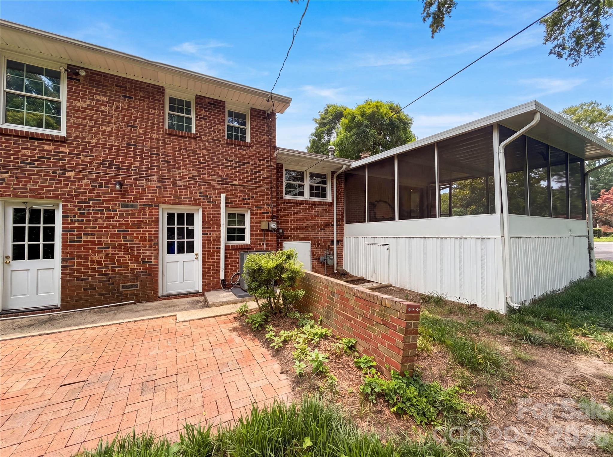 5410 Sharon Road Property Photo 4