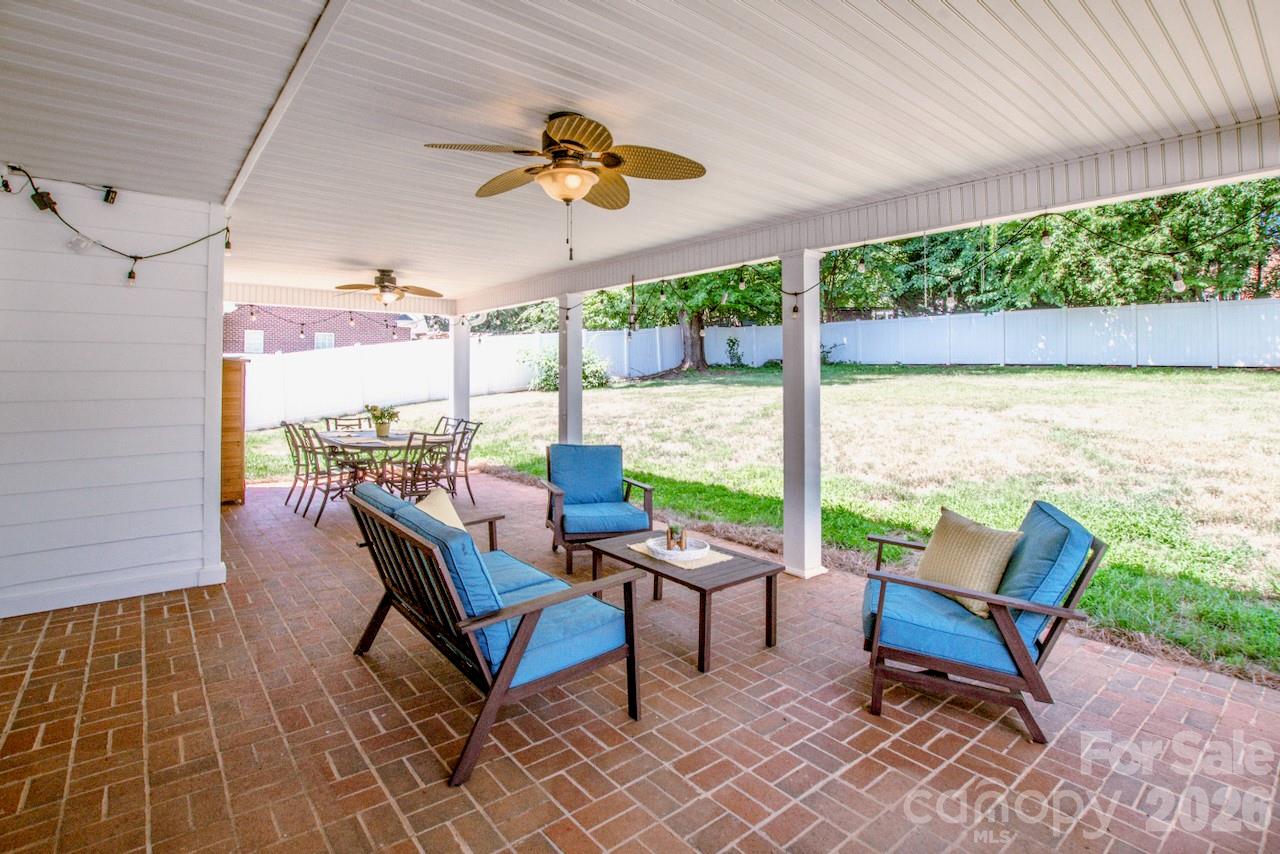 921 Argyle Court Property Photo 2