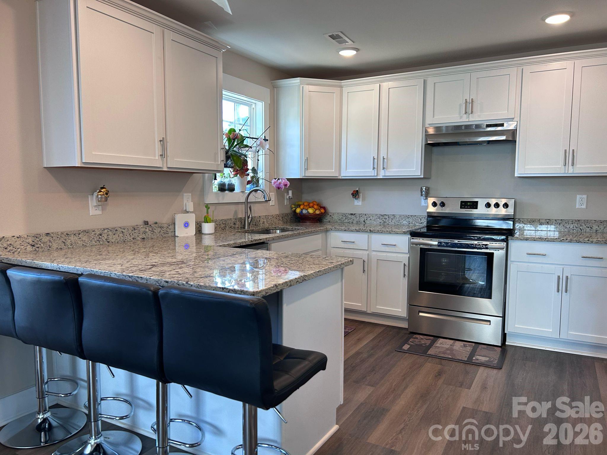 606 E Carpenter Street Property Photo 7