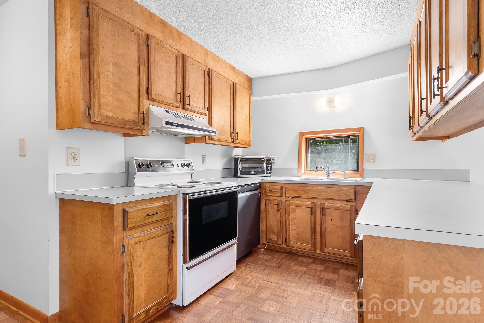 6351 Wildwood Trail Property Photo 7