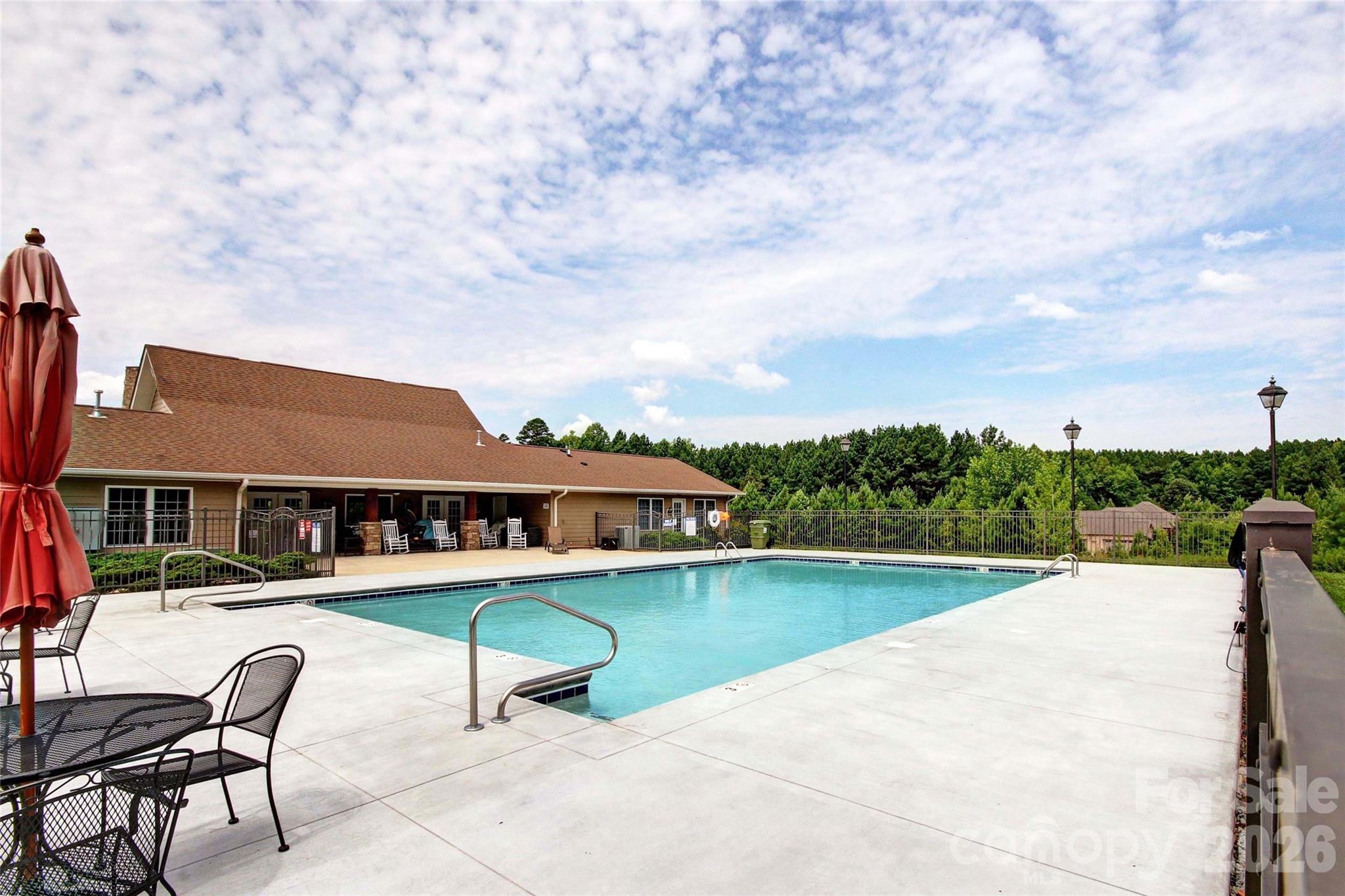 589 Sunset Pointe Drive Property Photo 18