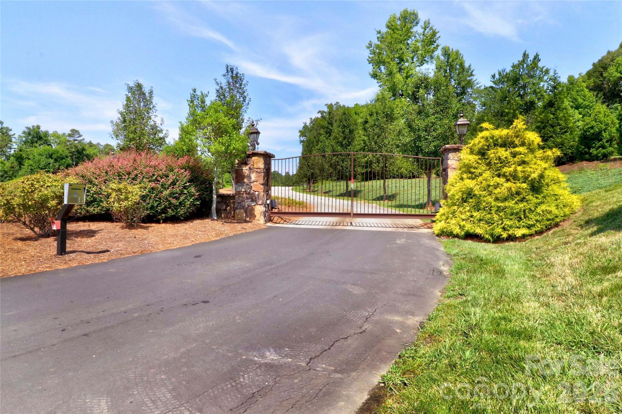 589 Sunset Pointe Drive Property Photo 21