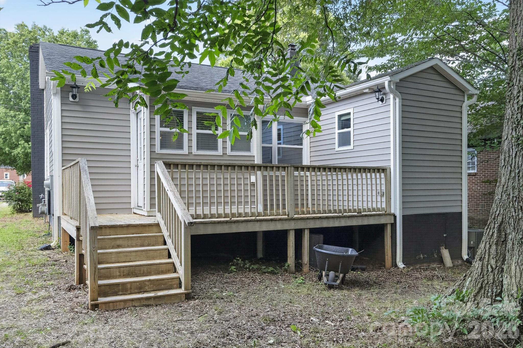 303 W Ketchie Street Property Photo 5