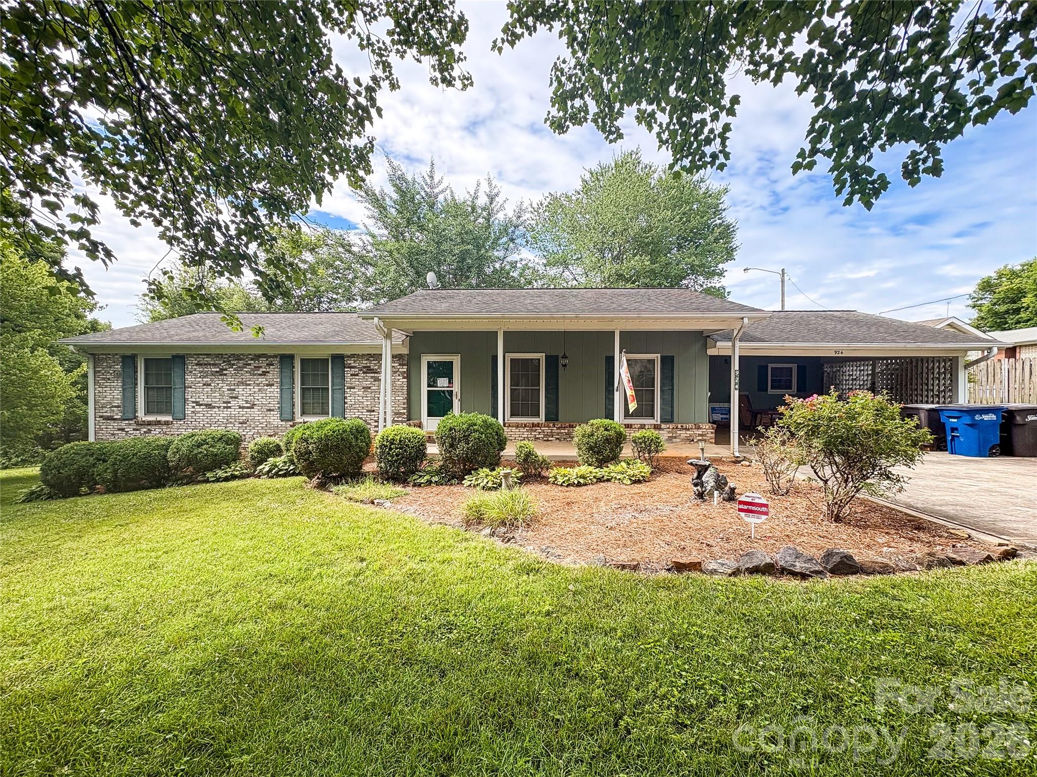 924 Thomas Street Property Photo 1
