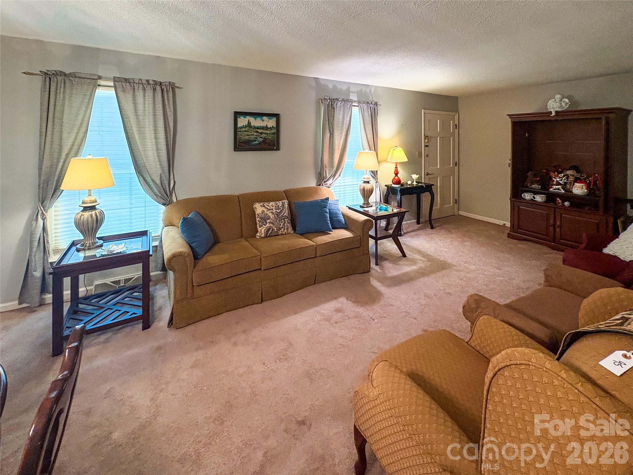 924 Thomas Street Property Photo 3