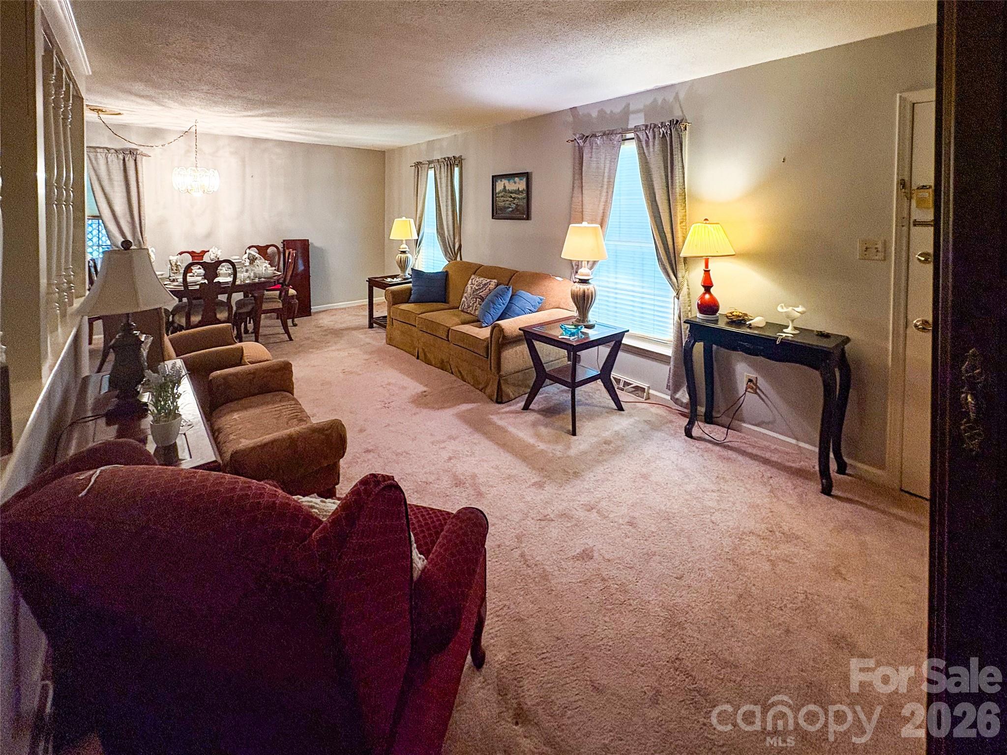 924 Thomas Street Property Photo 4
