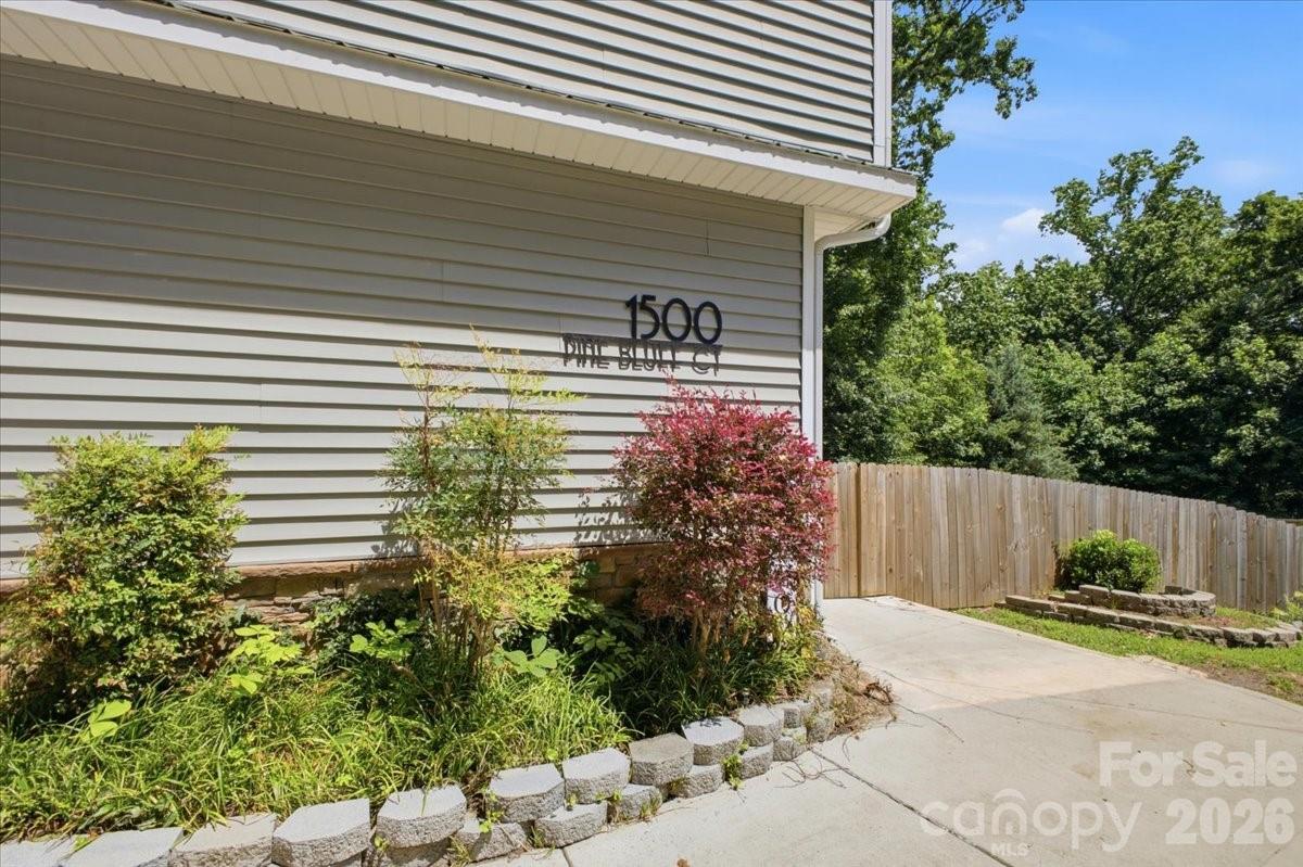 1500 Pine Bluff Court Property Photo 3