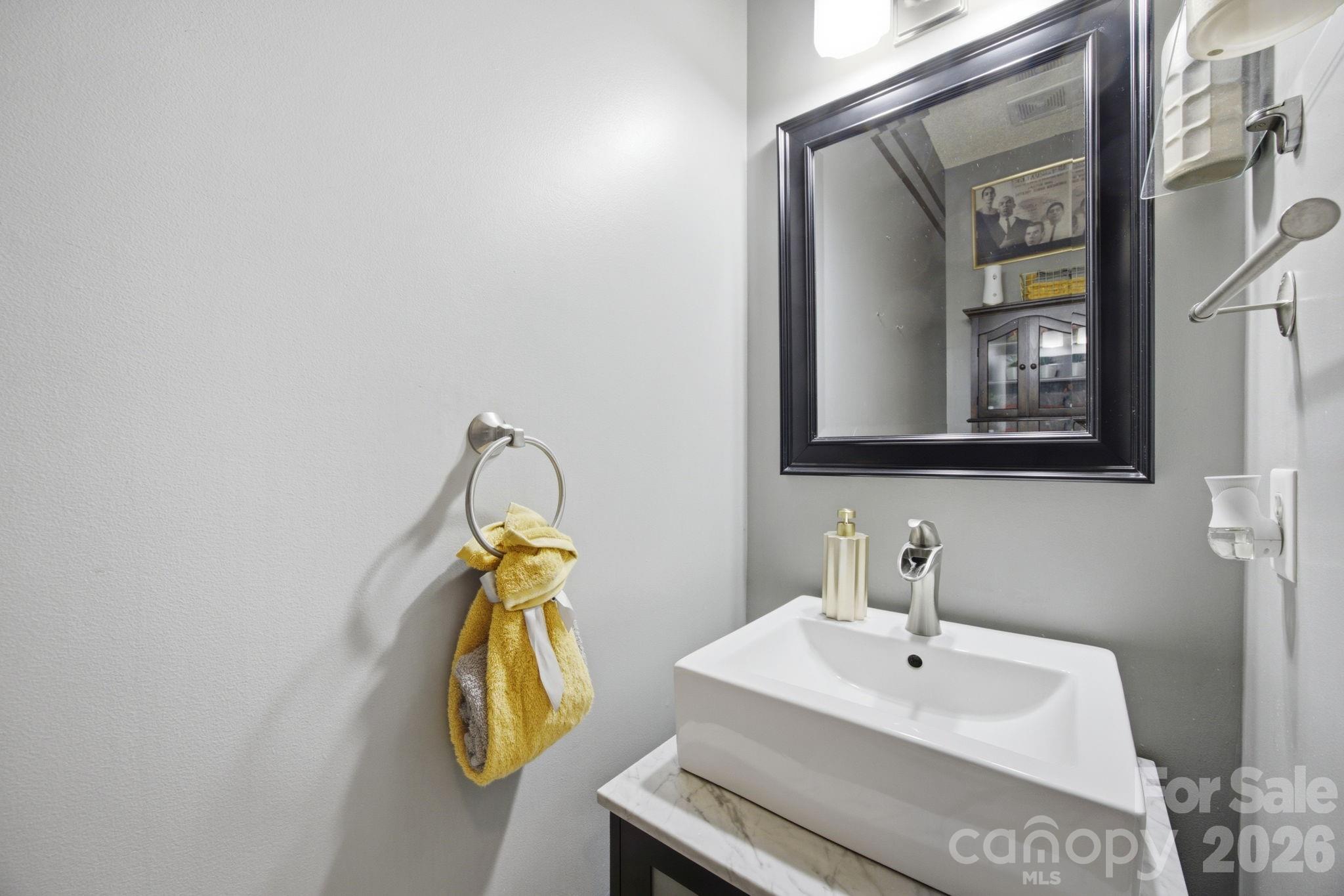 1946 Wilrose Place Property Photo 8