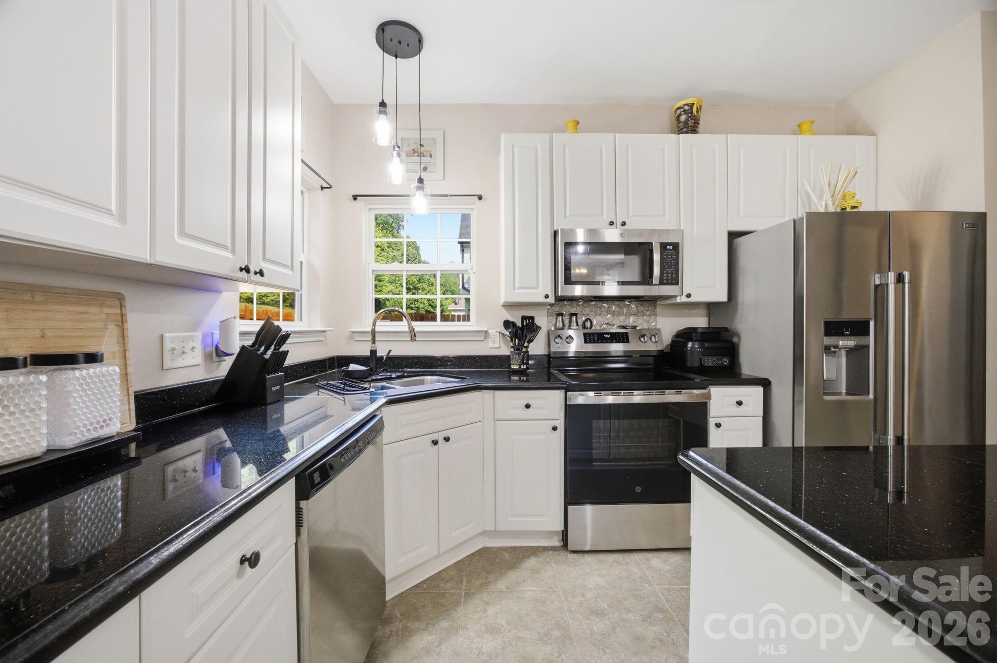 1946 Wilrose Place Property Photo 12