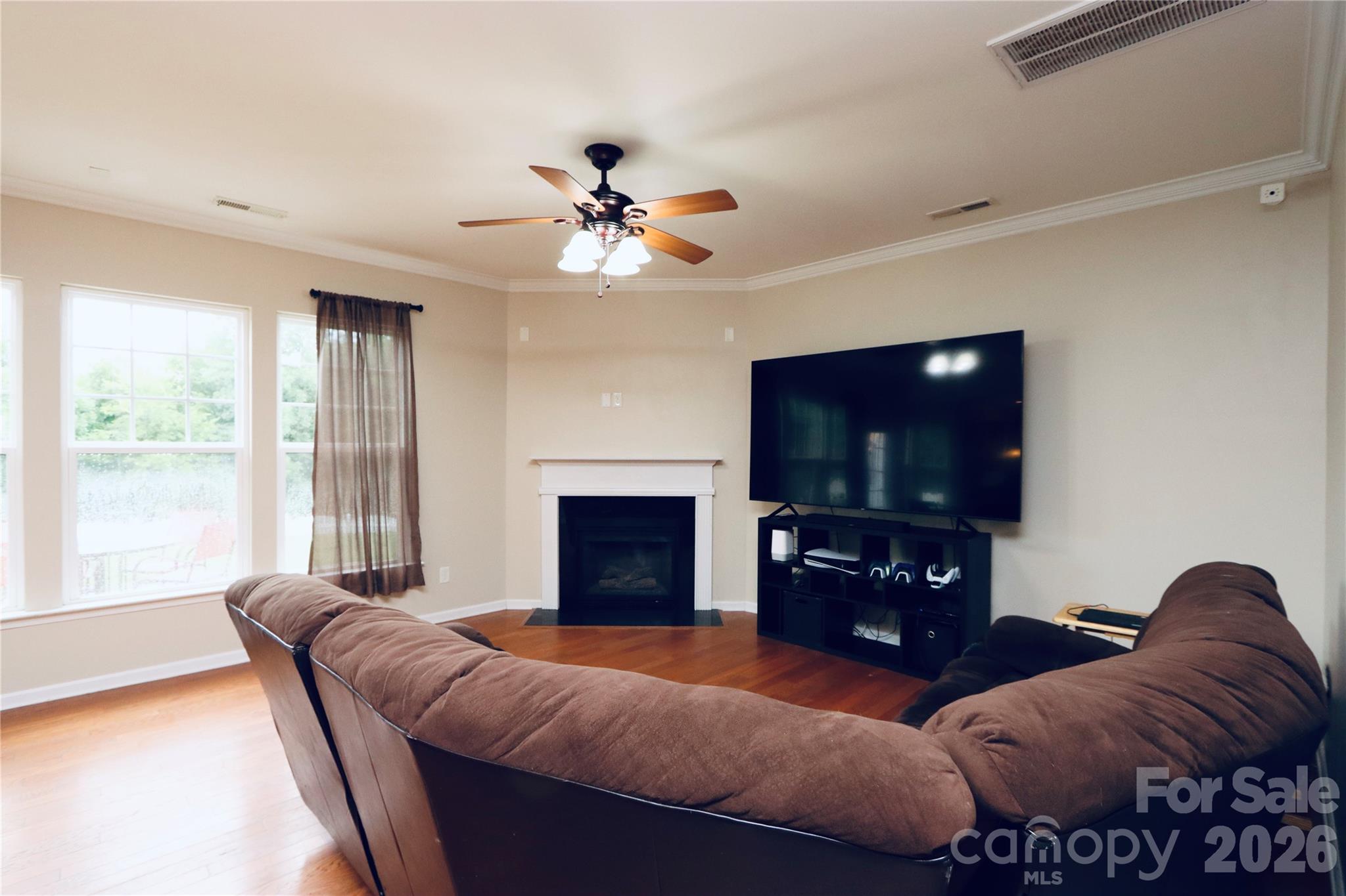 3586 Larkhaven Avenue Property Photo 8