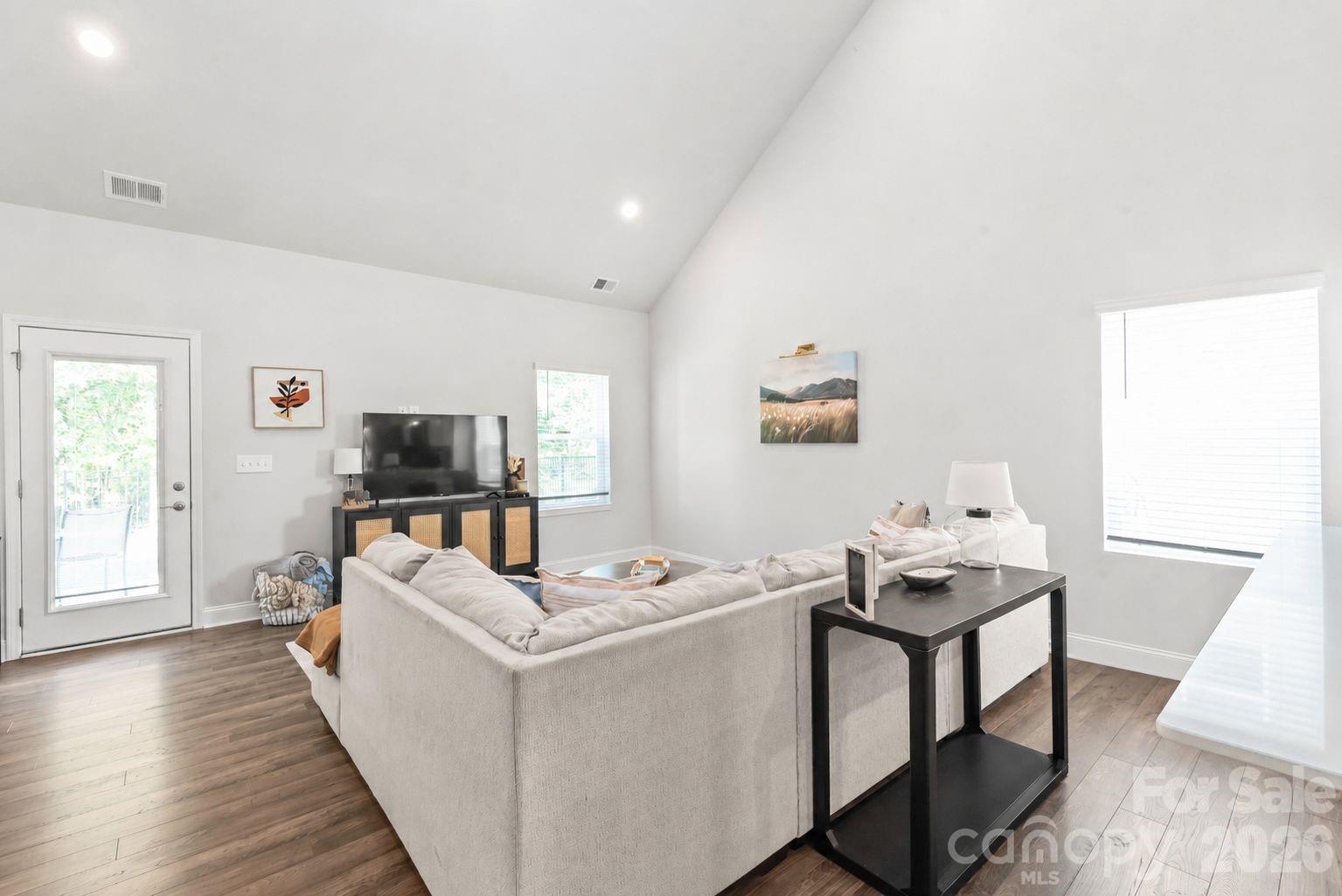 1419 Black Walnut Street Property Photo 9