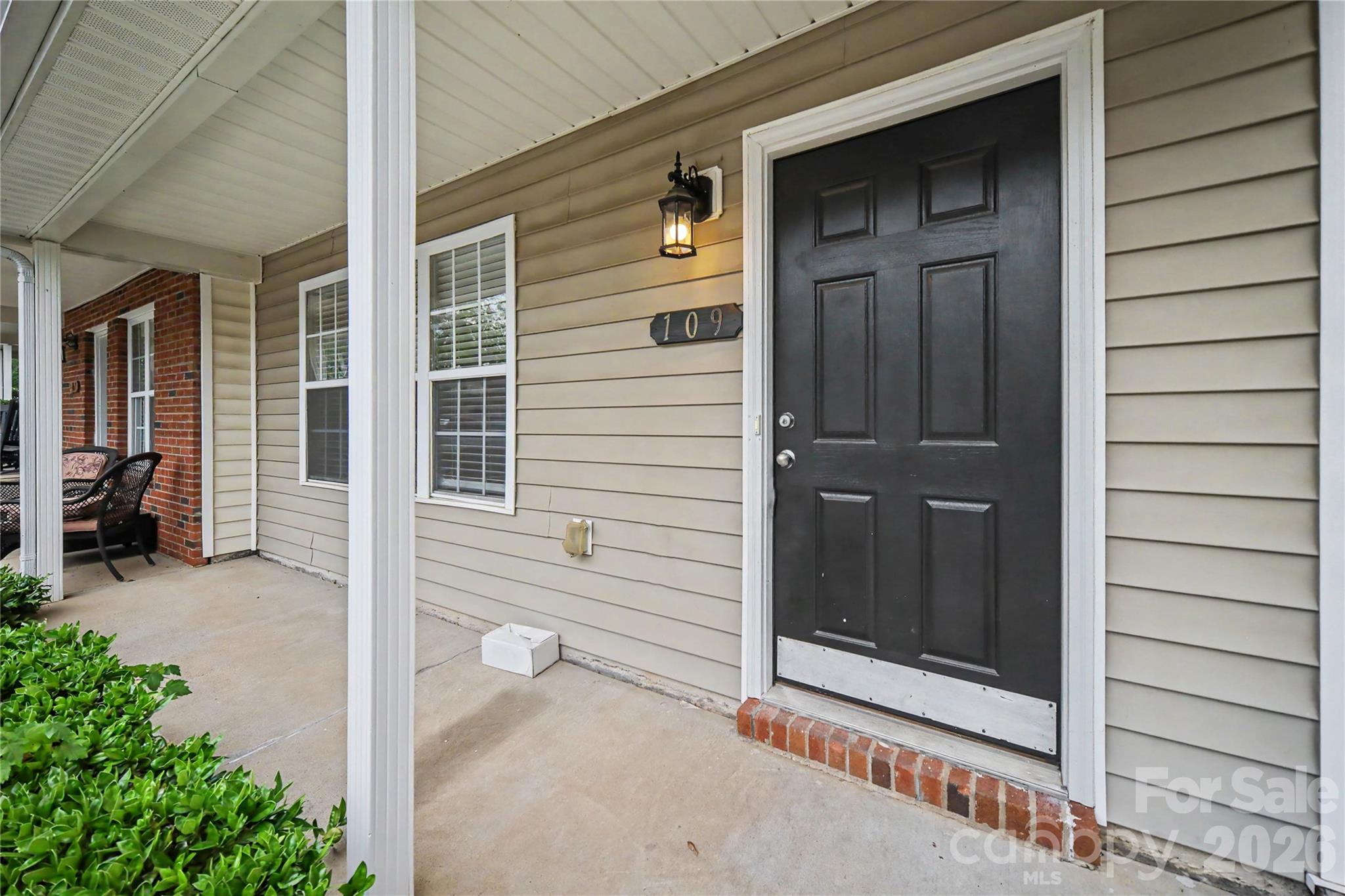 109 Fredericks Court Property Photo 2