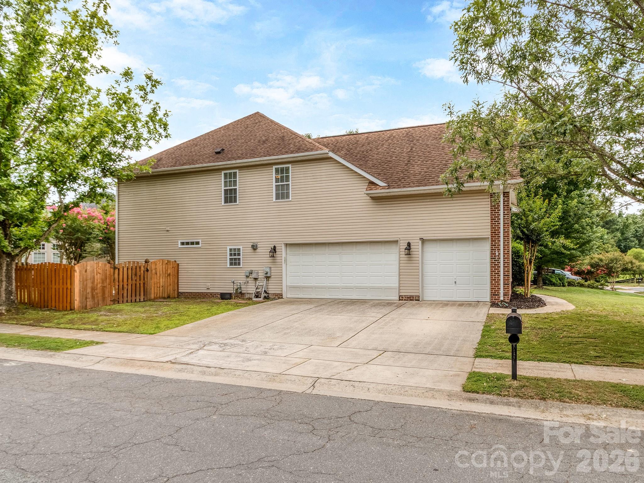 4027 Riseley Lane Property Photo 3