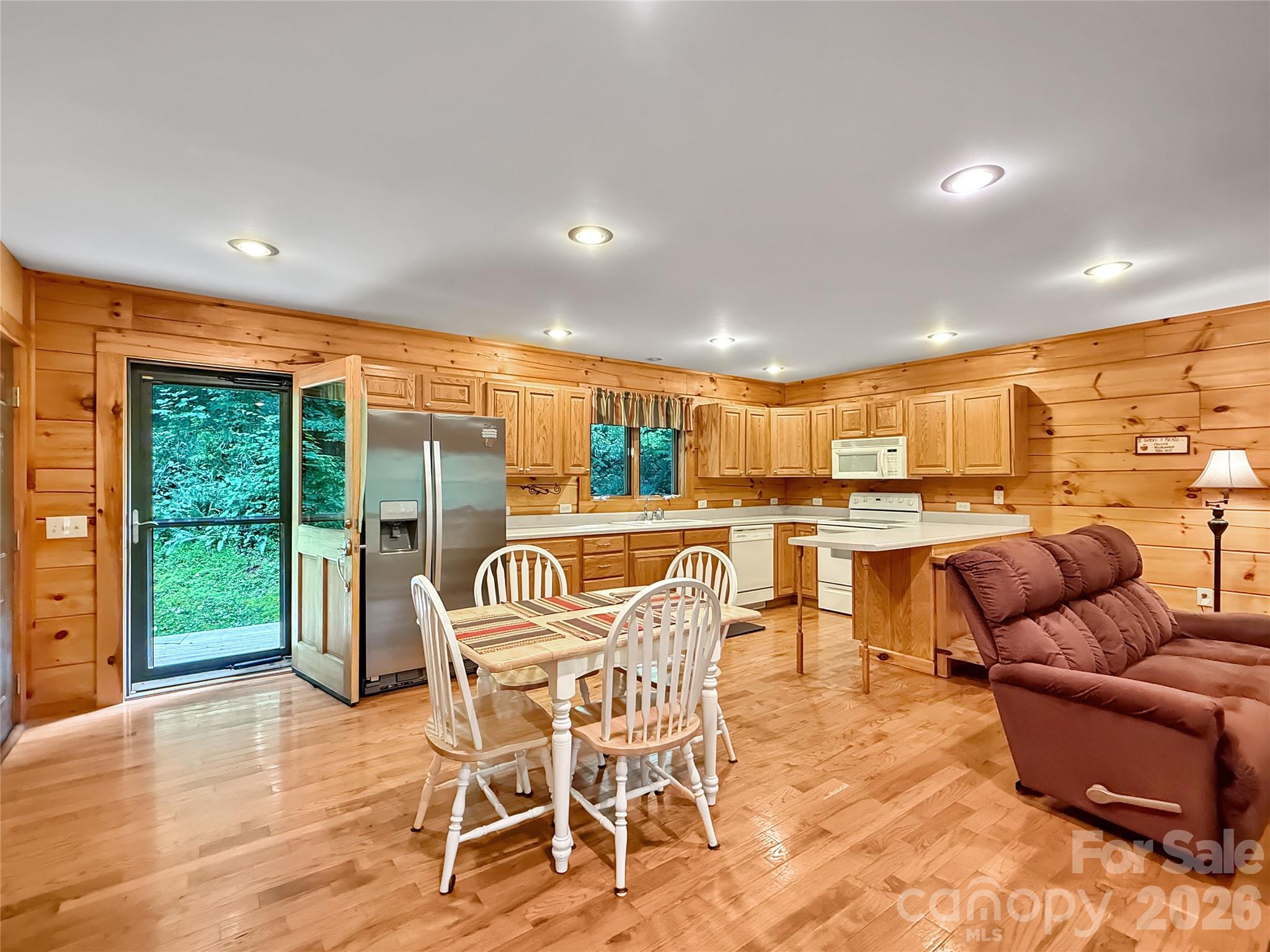 219 Red Maple Lane Property Photo 8