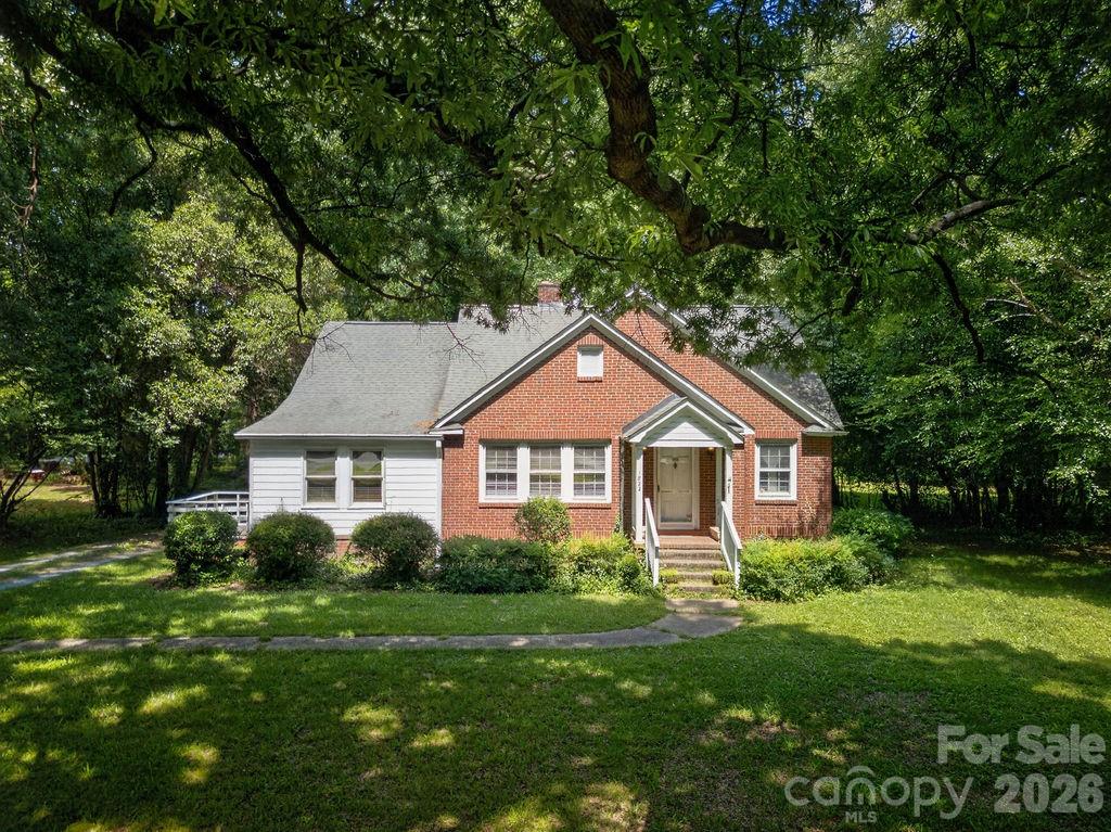 1822 W Sugar Creek Road Property Photo 2