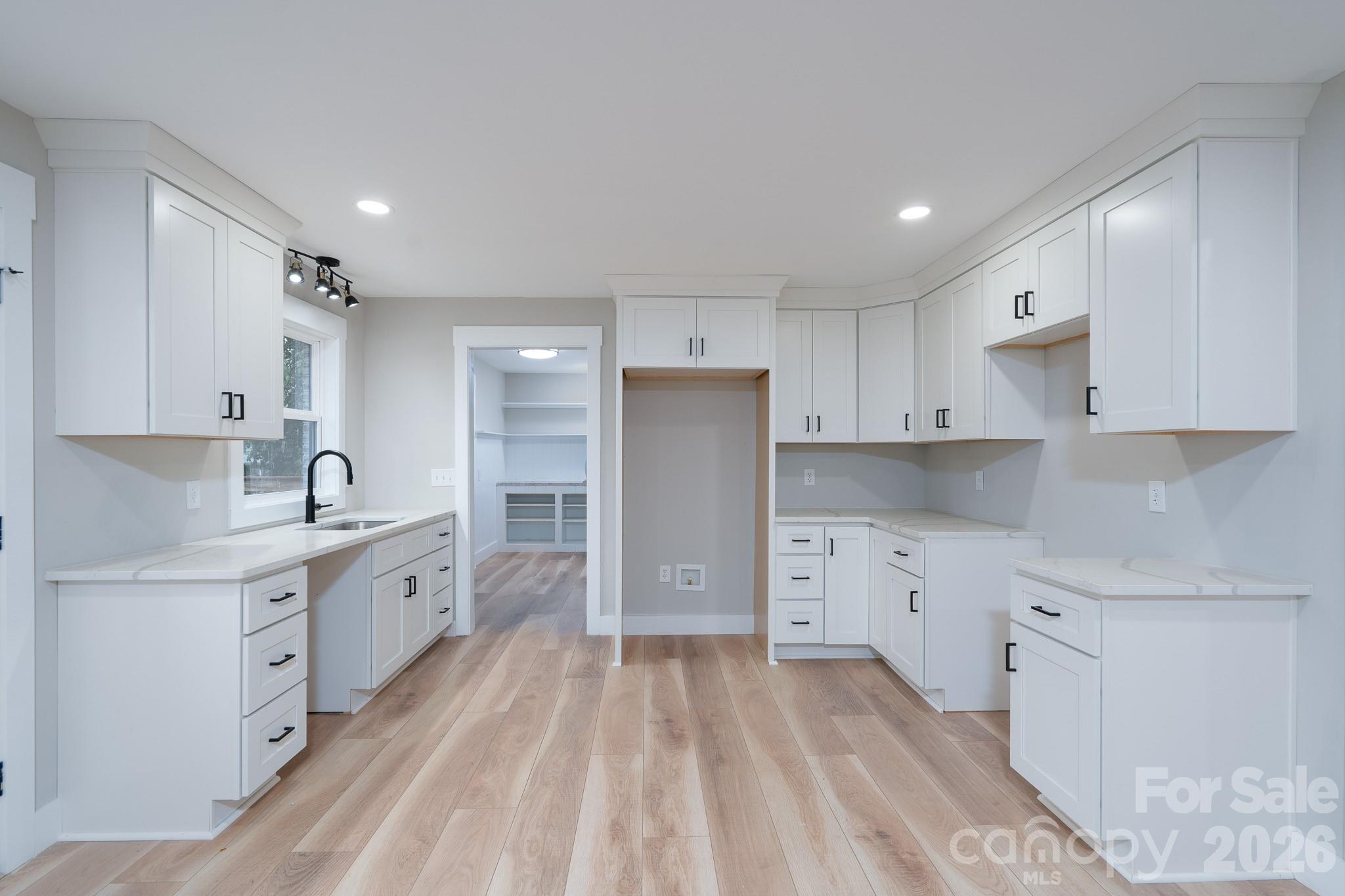 719 Forest Street Property Photo 6
