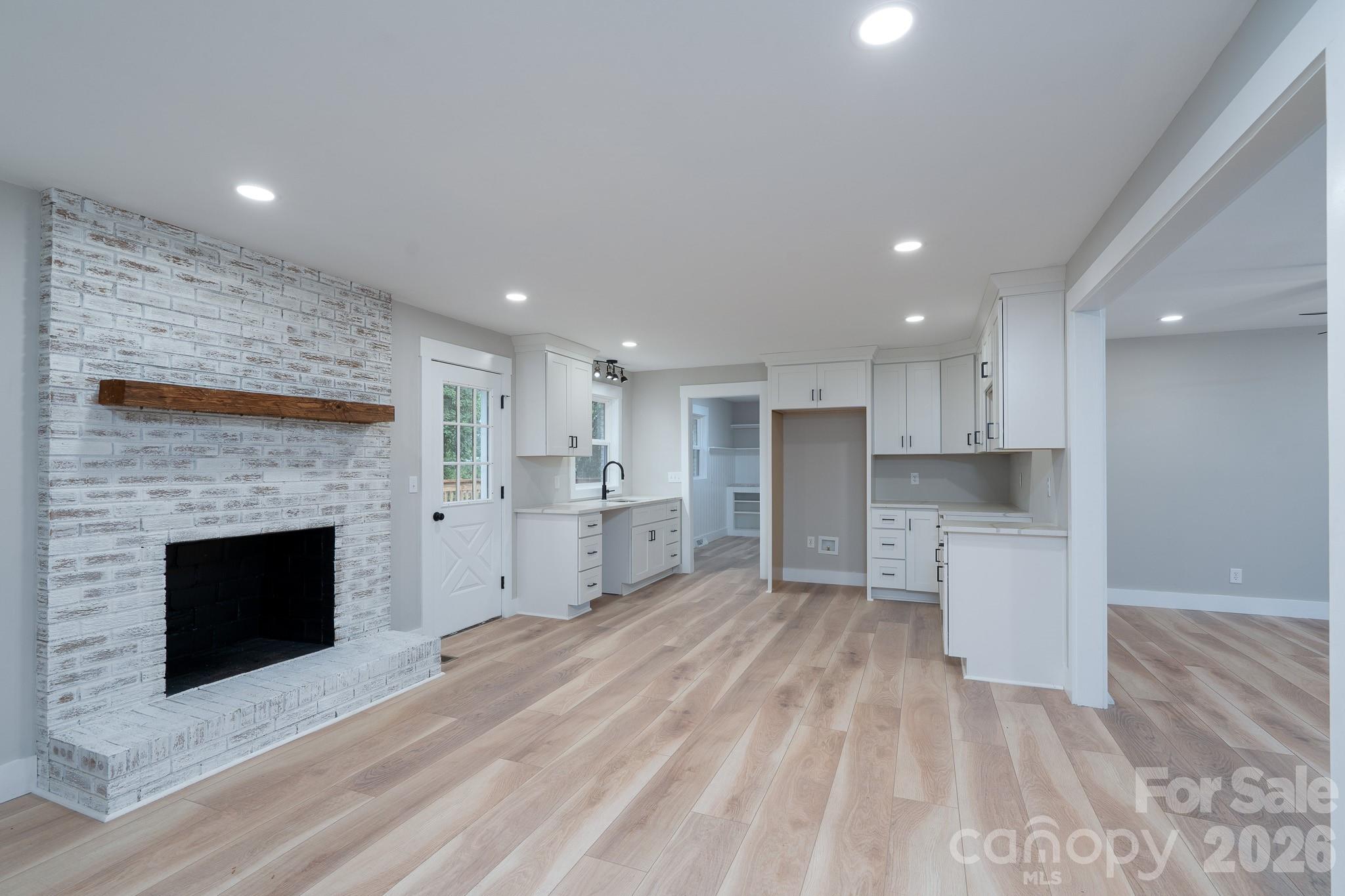 719 Forest Street Property Photo 10