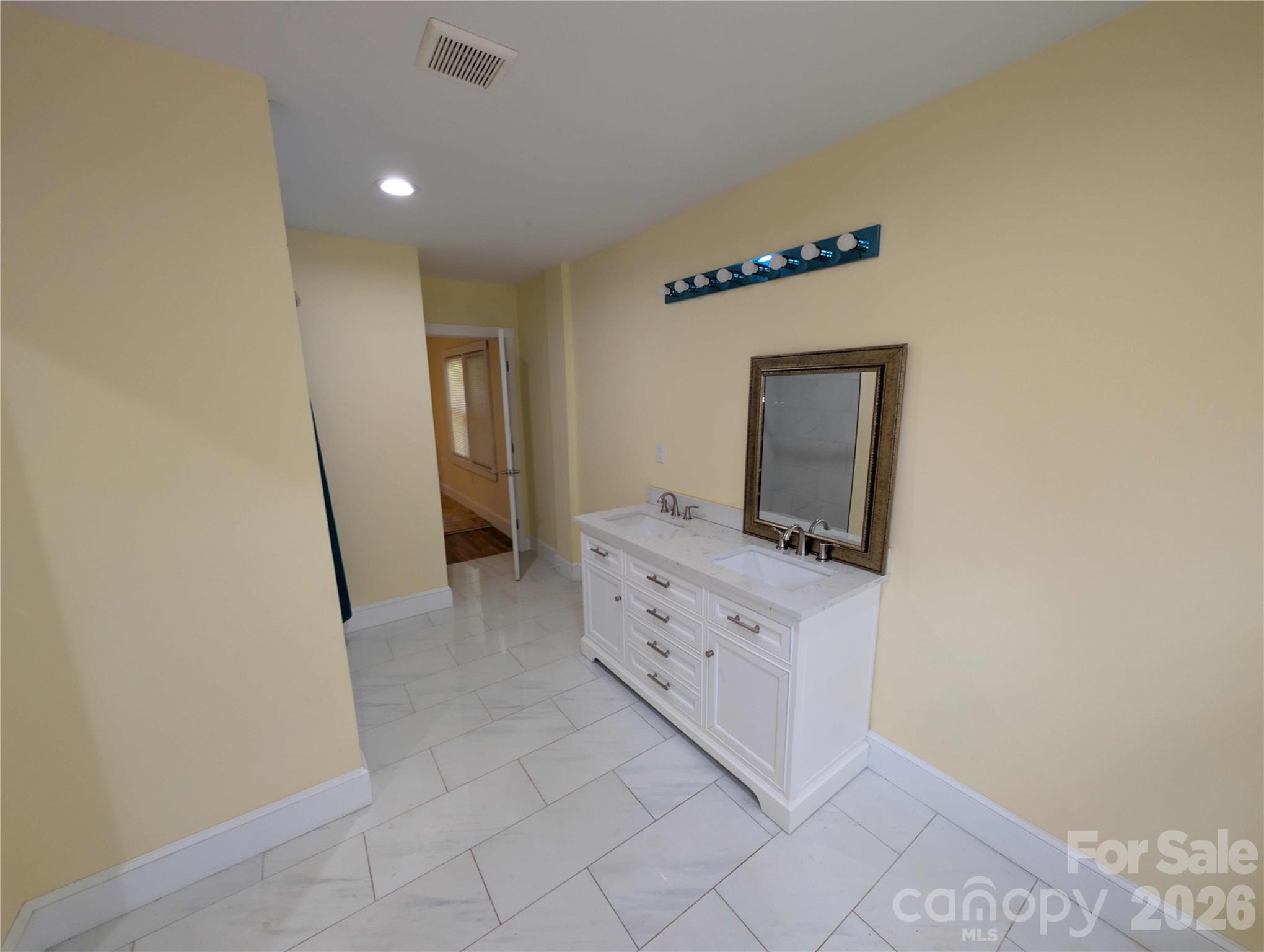 542 Stegall Street Property Photo 8