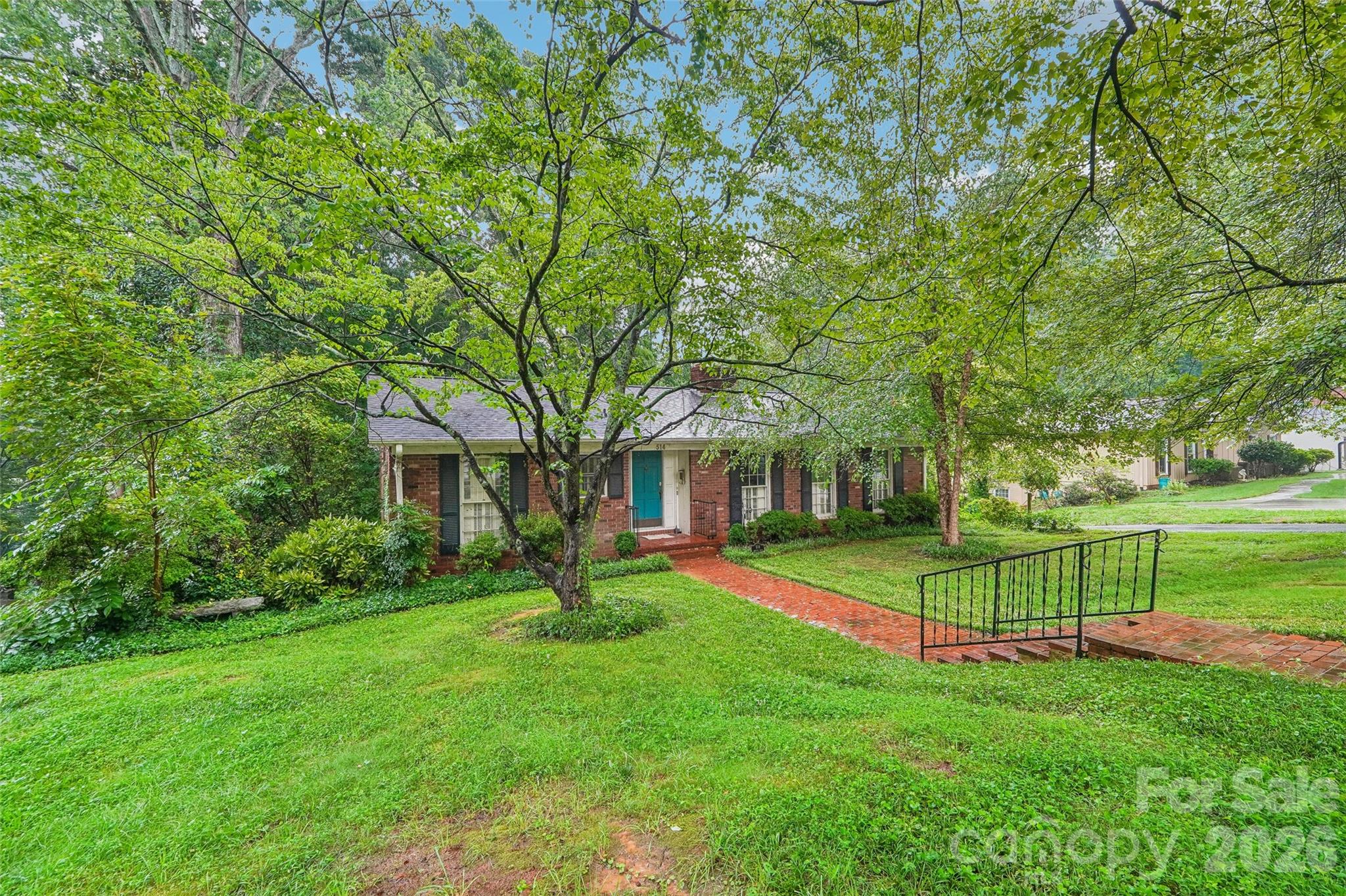 514 Lakeside Drive Property Photo 2