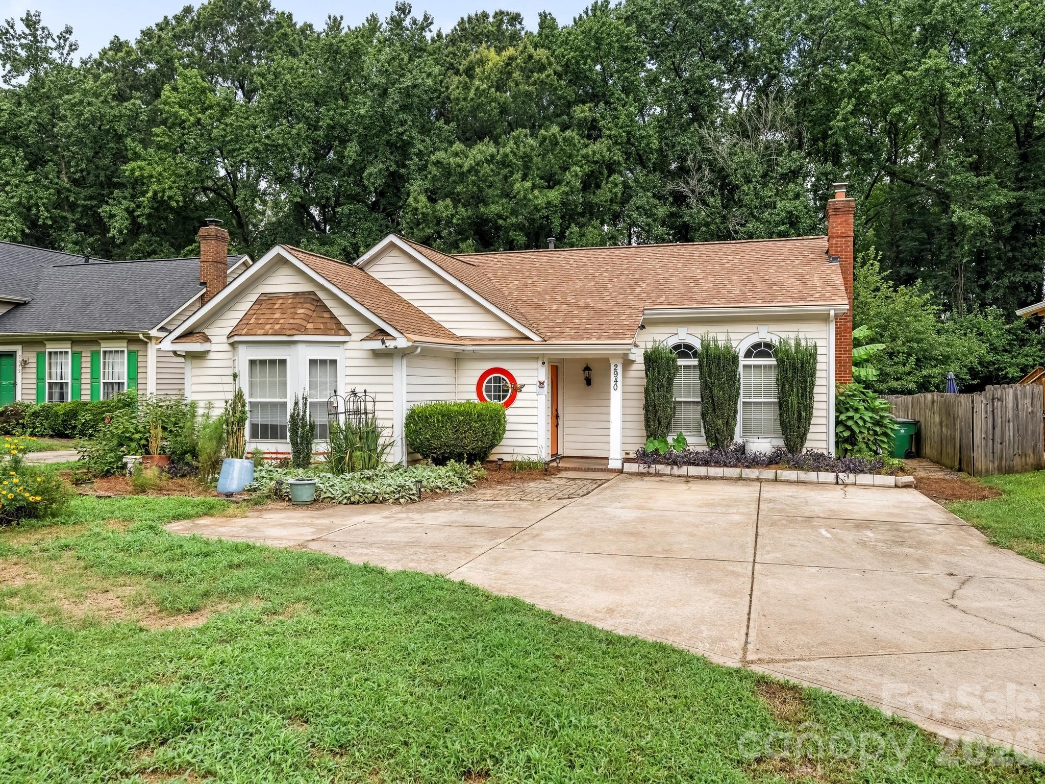2940 Hosta Drive Property Photo 1