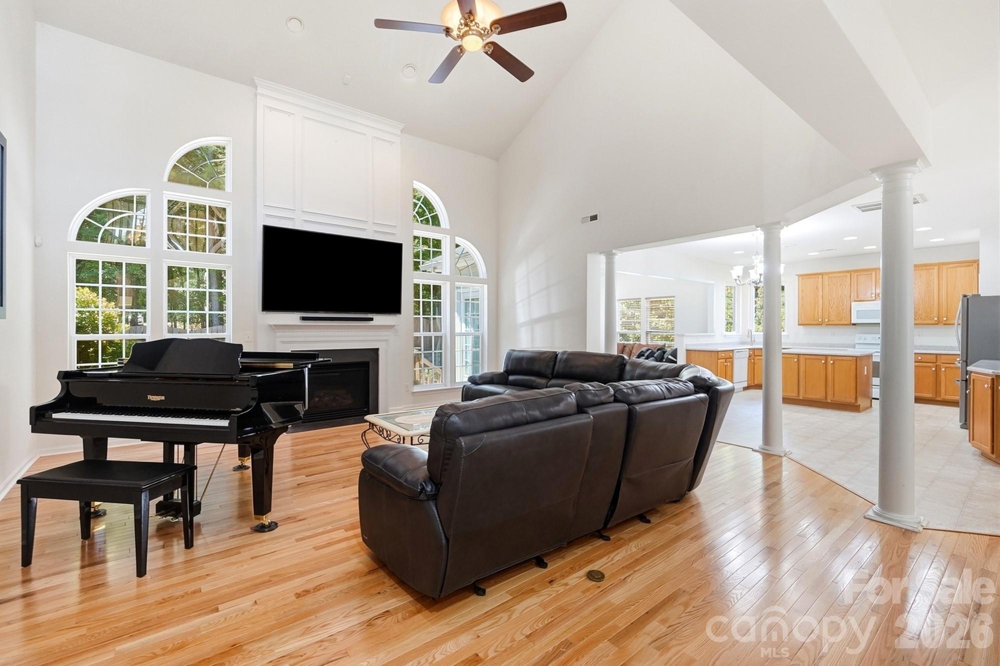 2330 Harvester Avenue Property Photo 6