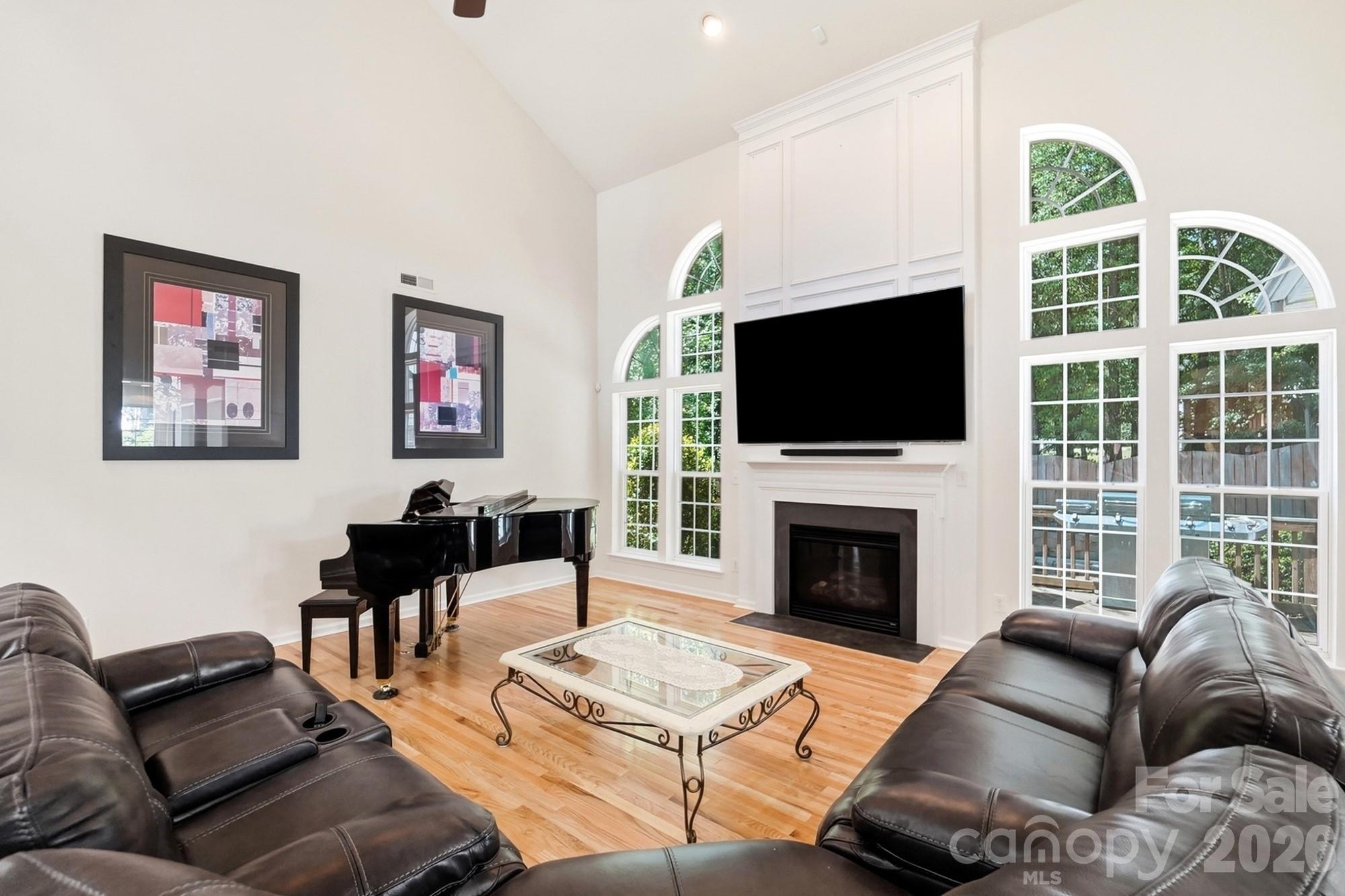 2330 Harvester Avenue Property Photo 7