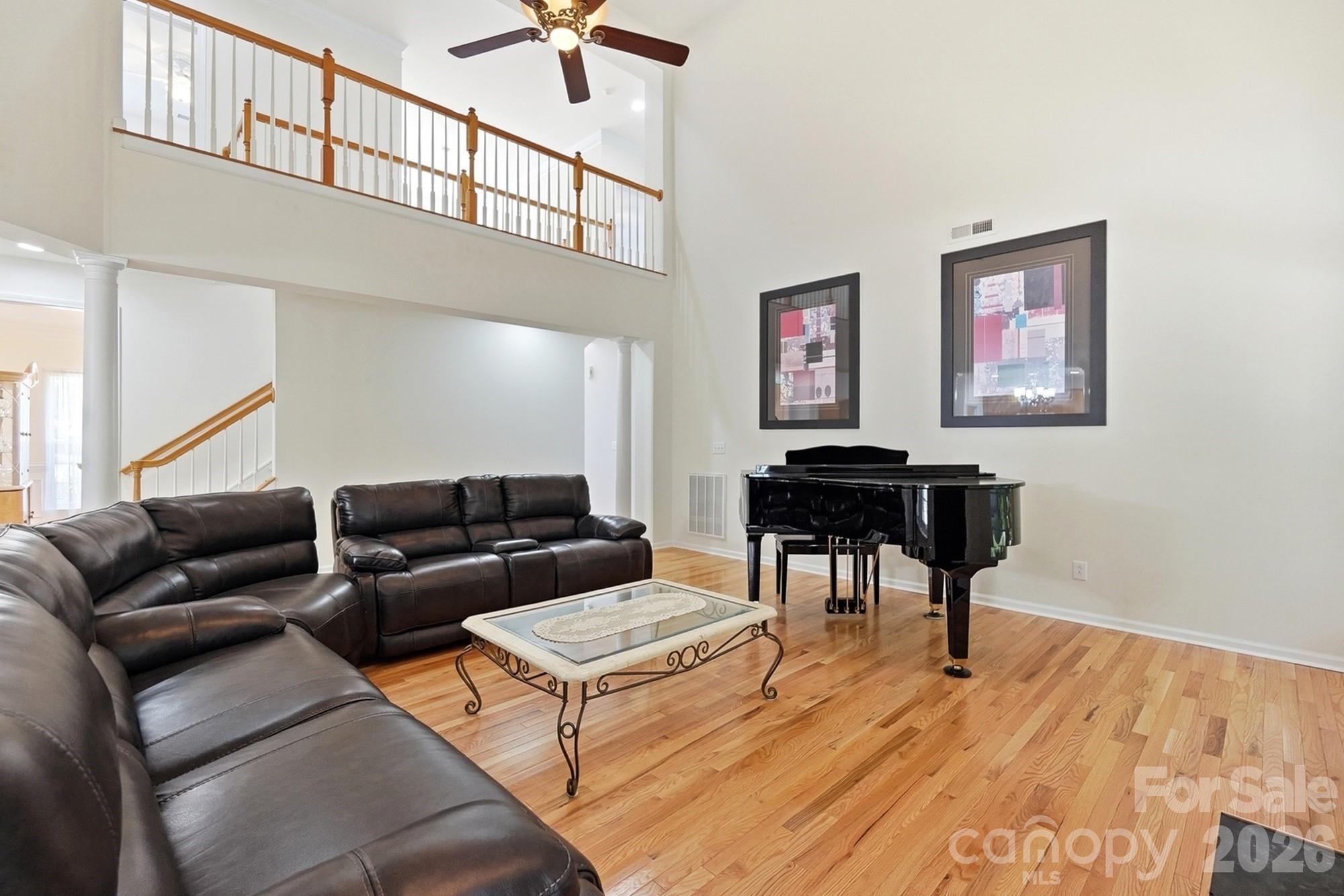2330 Harvester Avenue Property Photo 8
