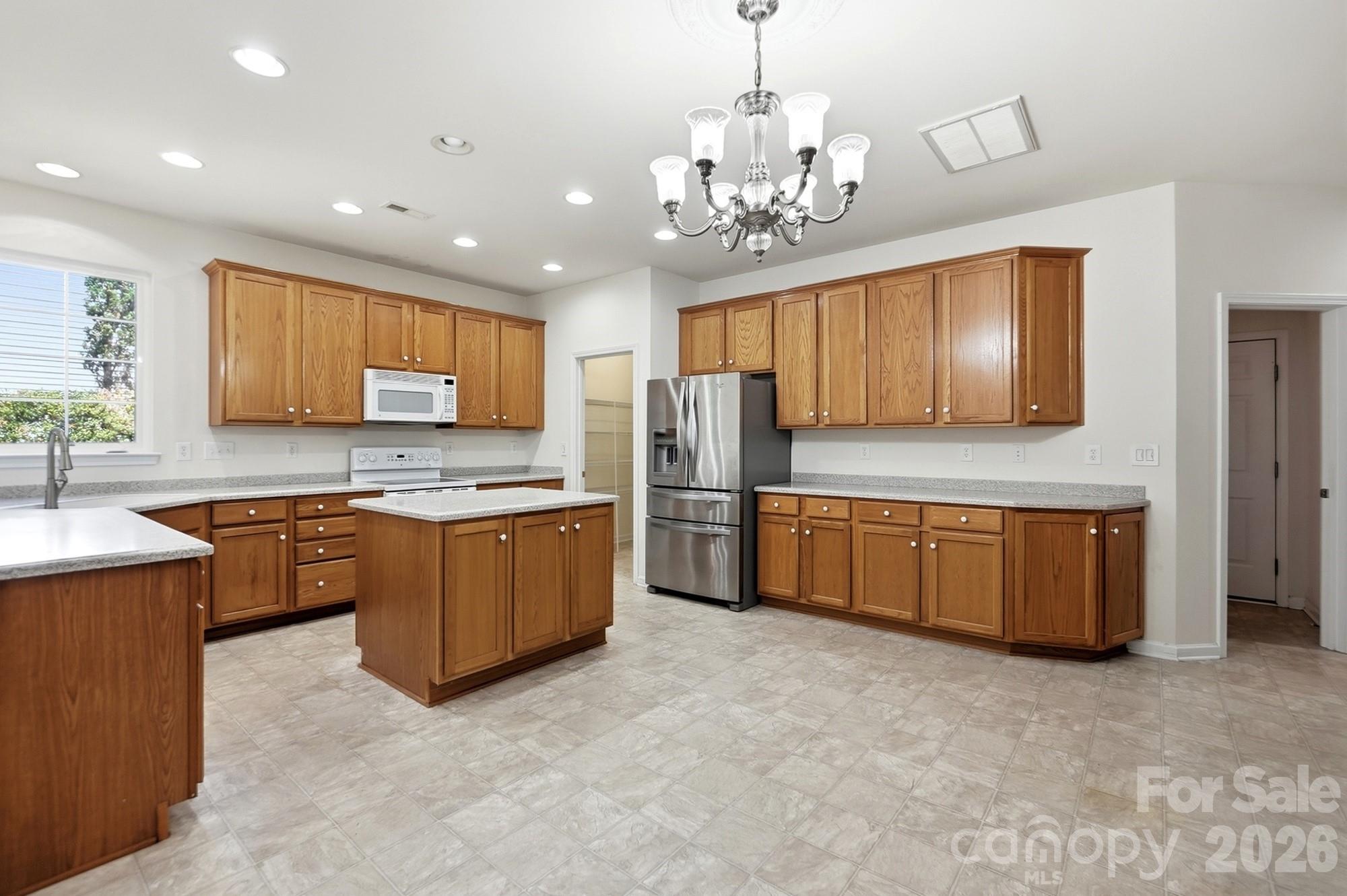 2330 Harvester Avenue Property Photo 11