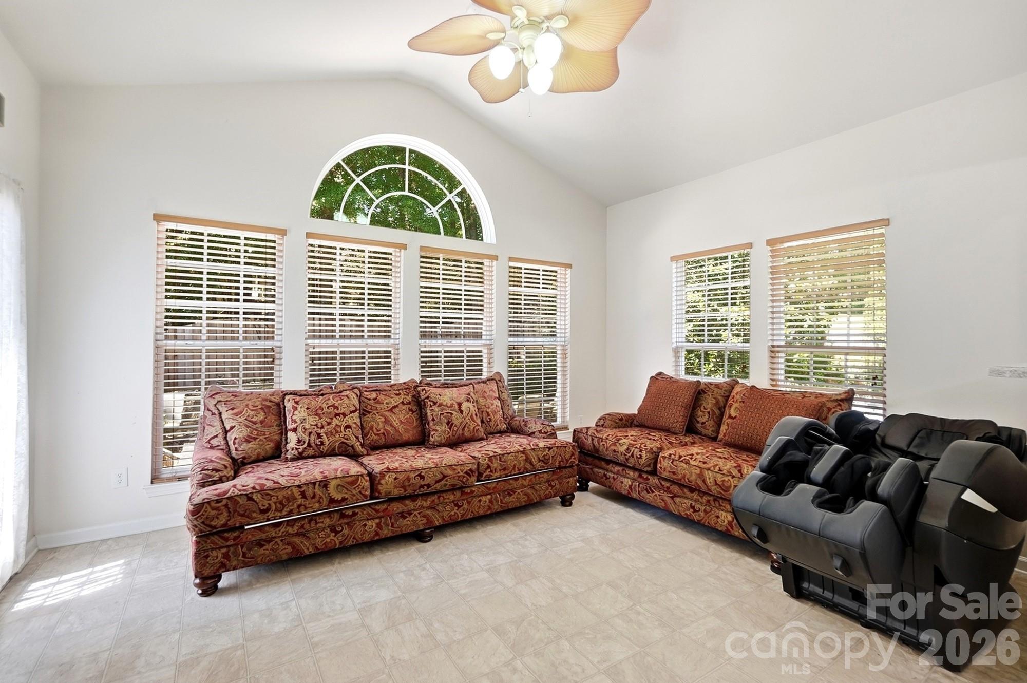 2330 Harvester Avenue Property Photo 15