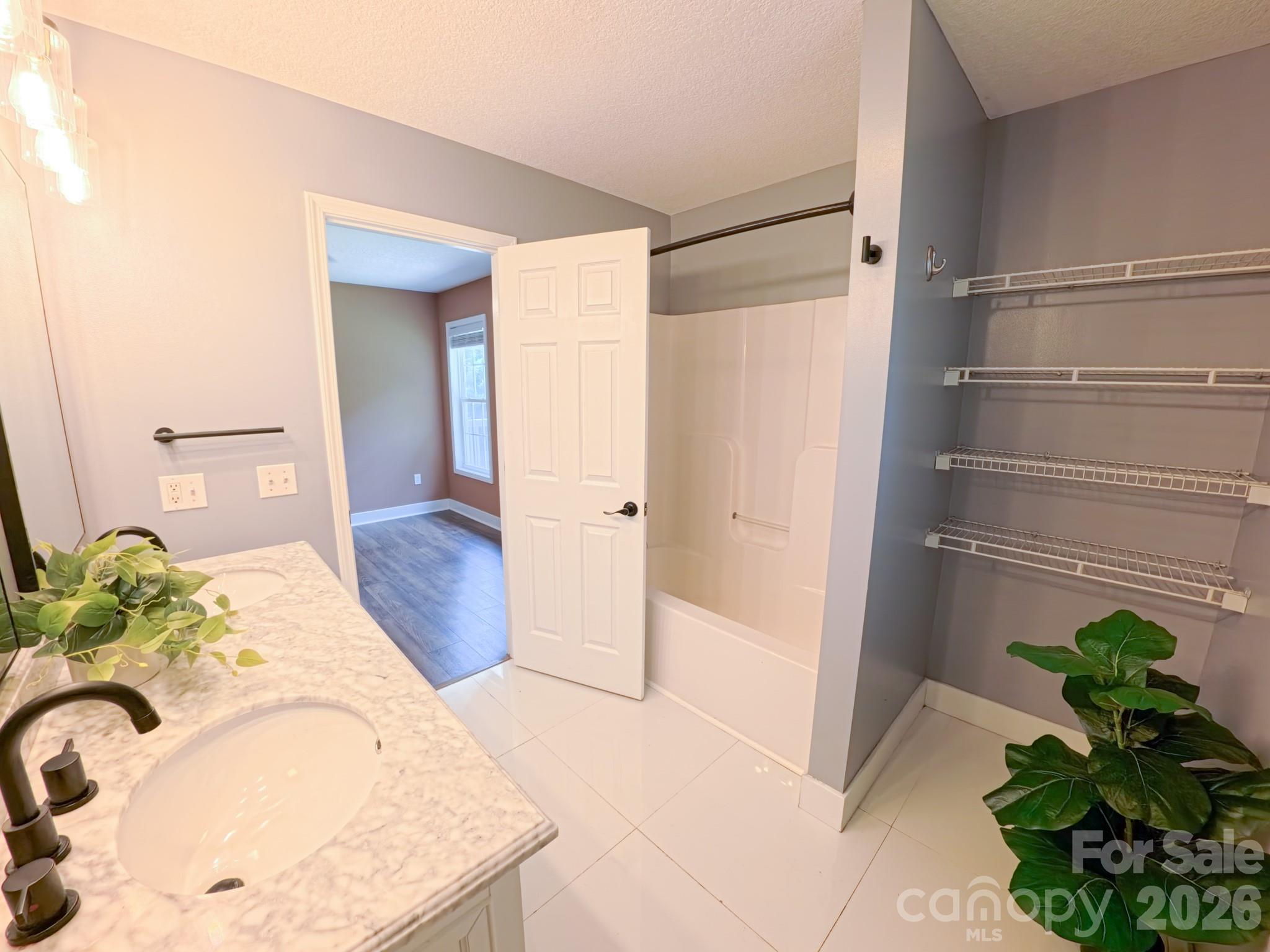 101 Tail Feather Lane Property Photo 9