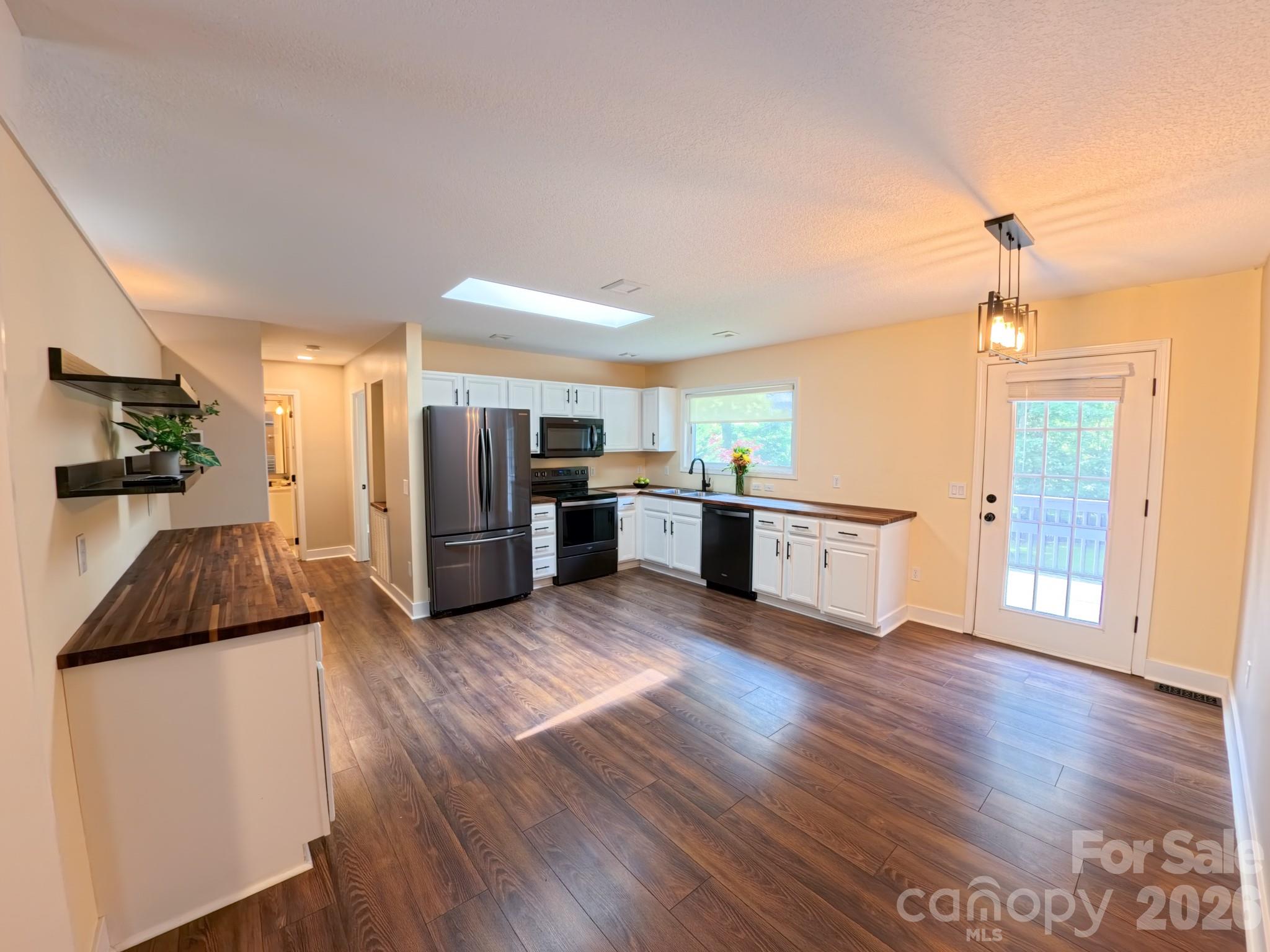 101 Tail Feather Lane Property Photo 14