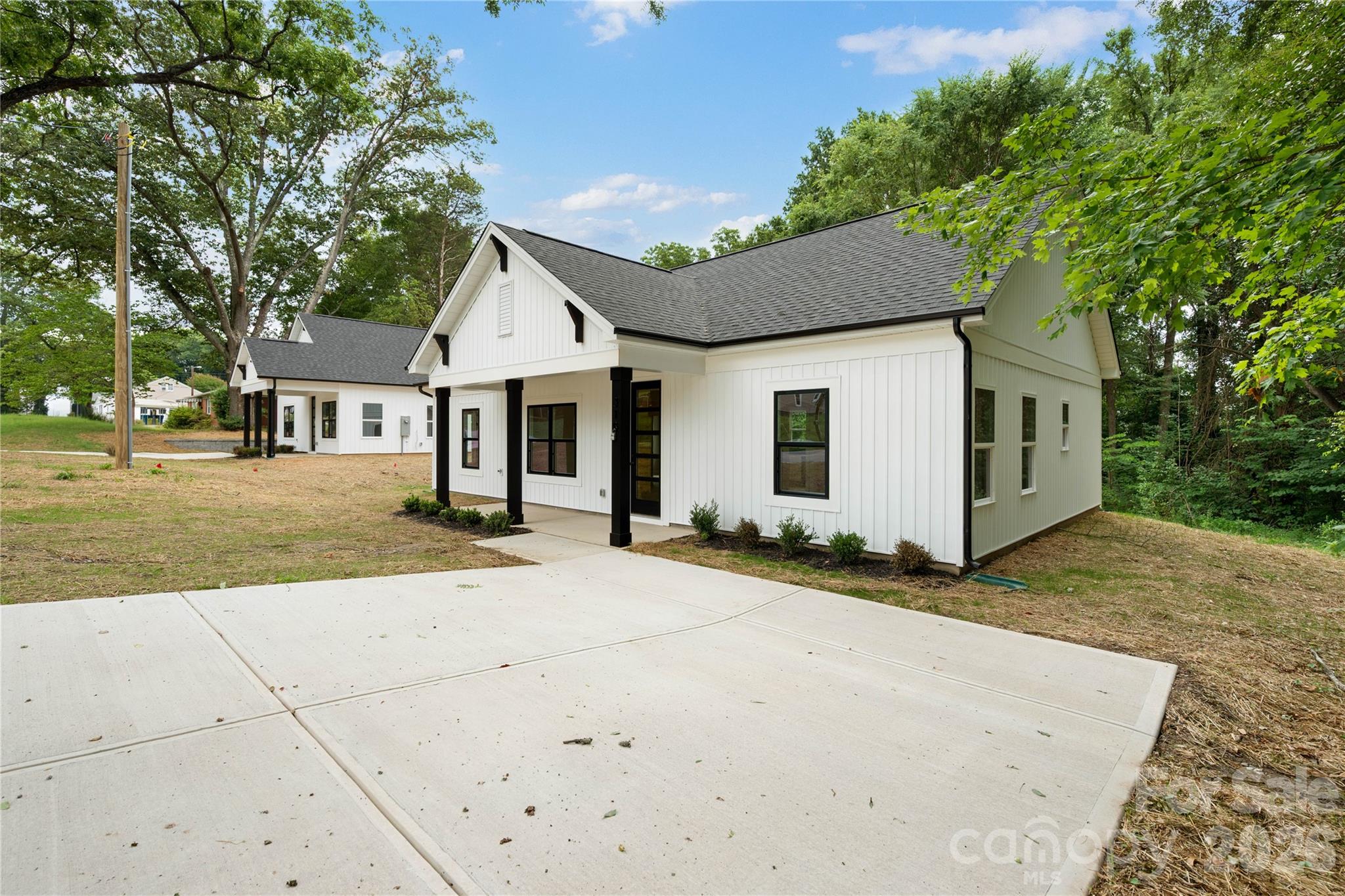 315 W Chestnut Street Property Photo 6