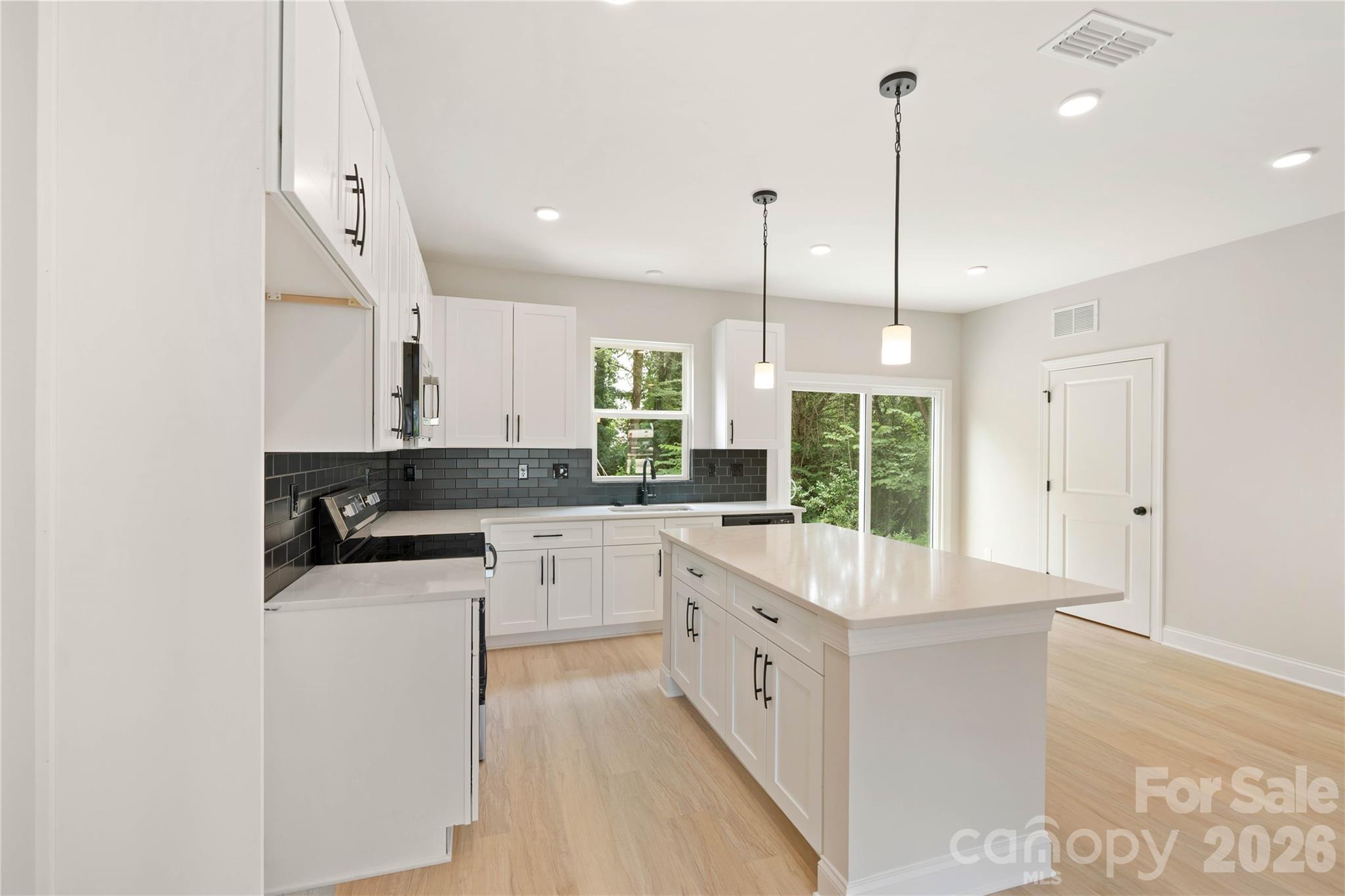 315 W Chestnut Street Property Photo 8