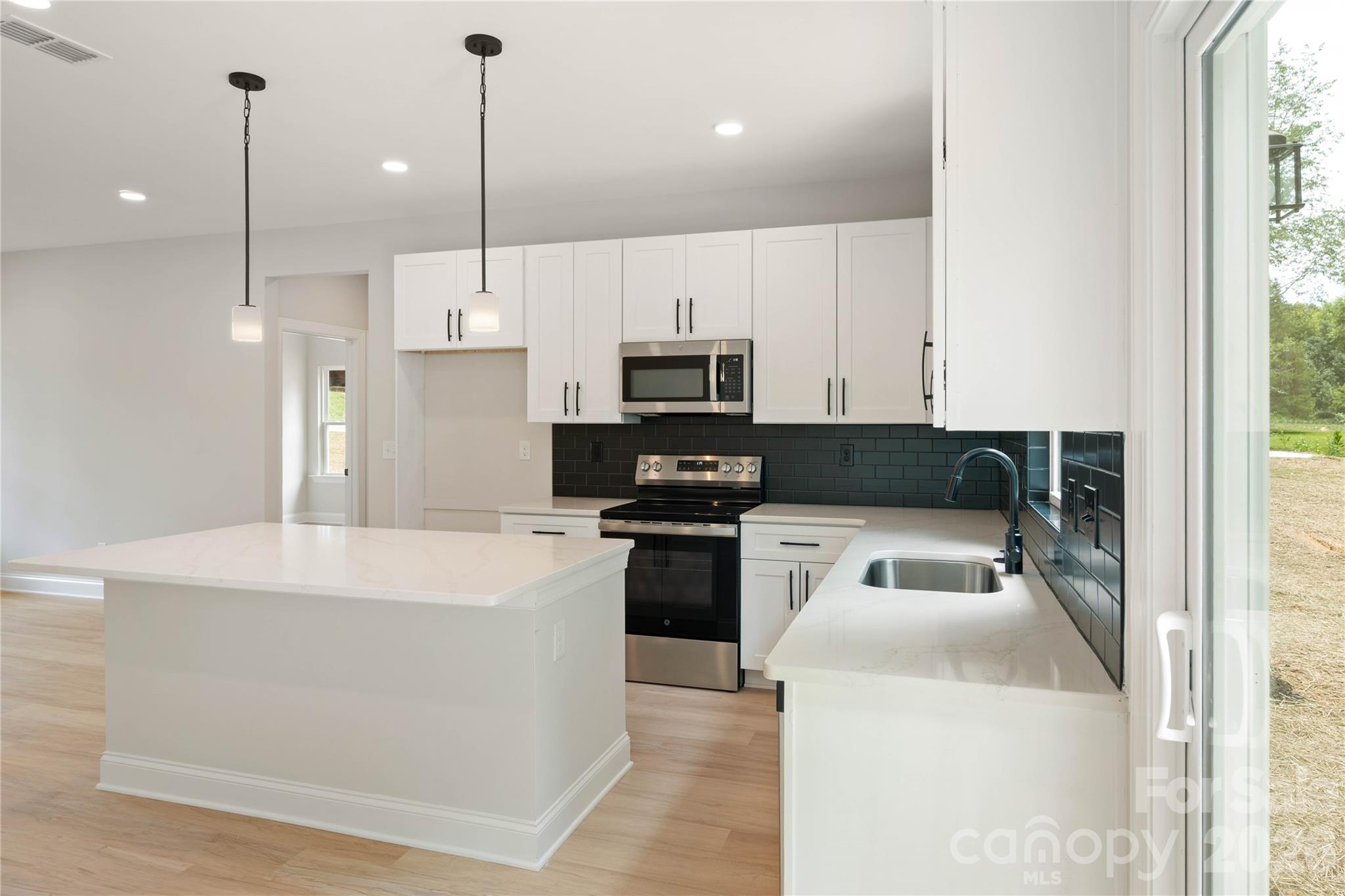315 W Chestnut Street Property Photo 9