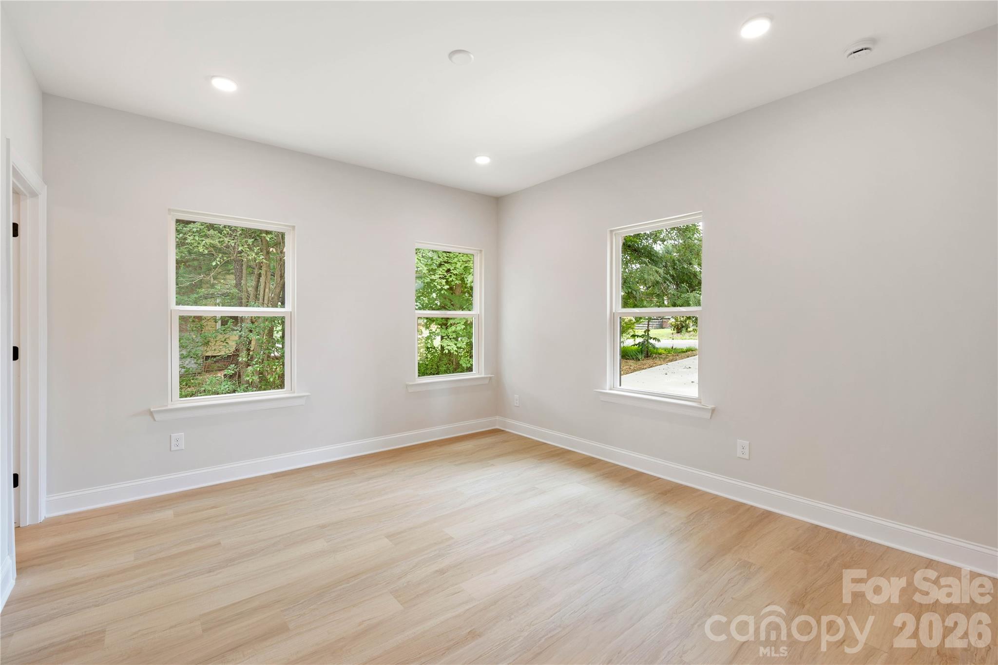 315 W Chestnut Street Property Photo 17