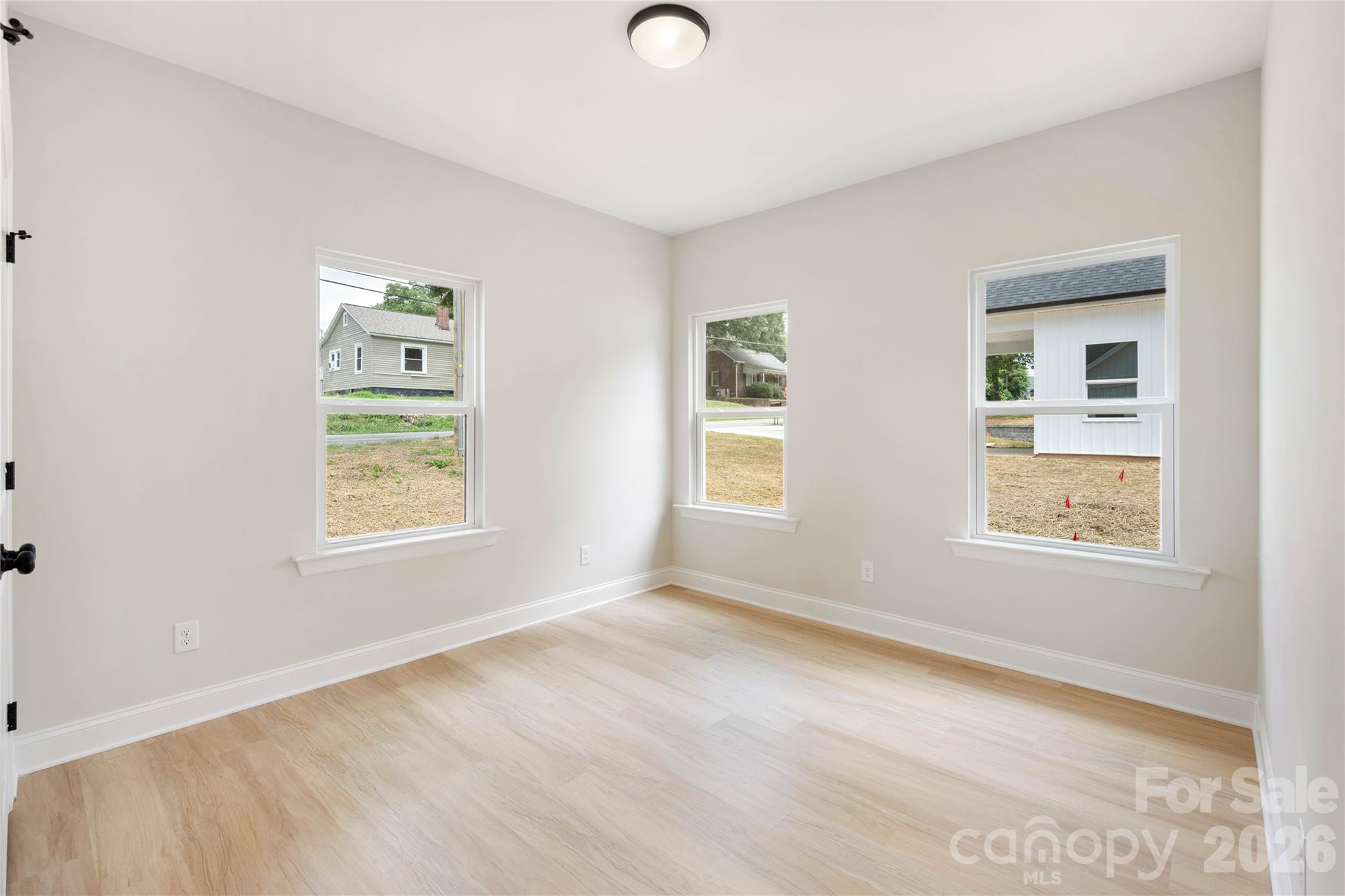 315 W Chestnut Street Property Photo 23