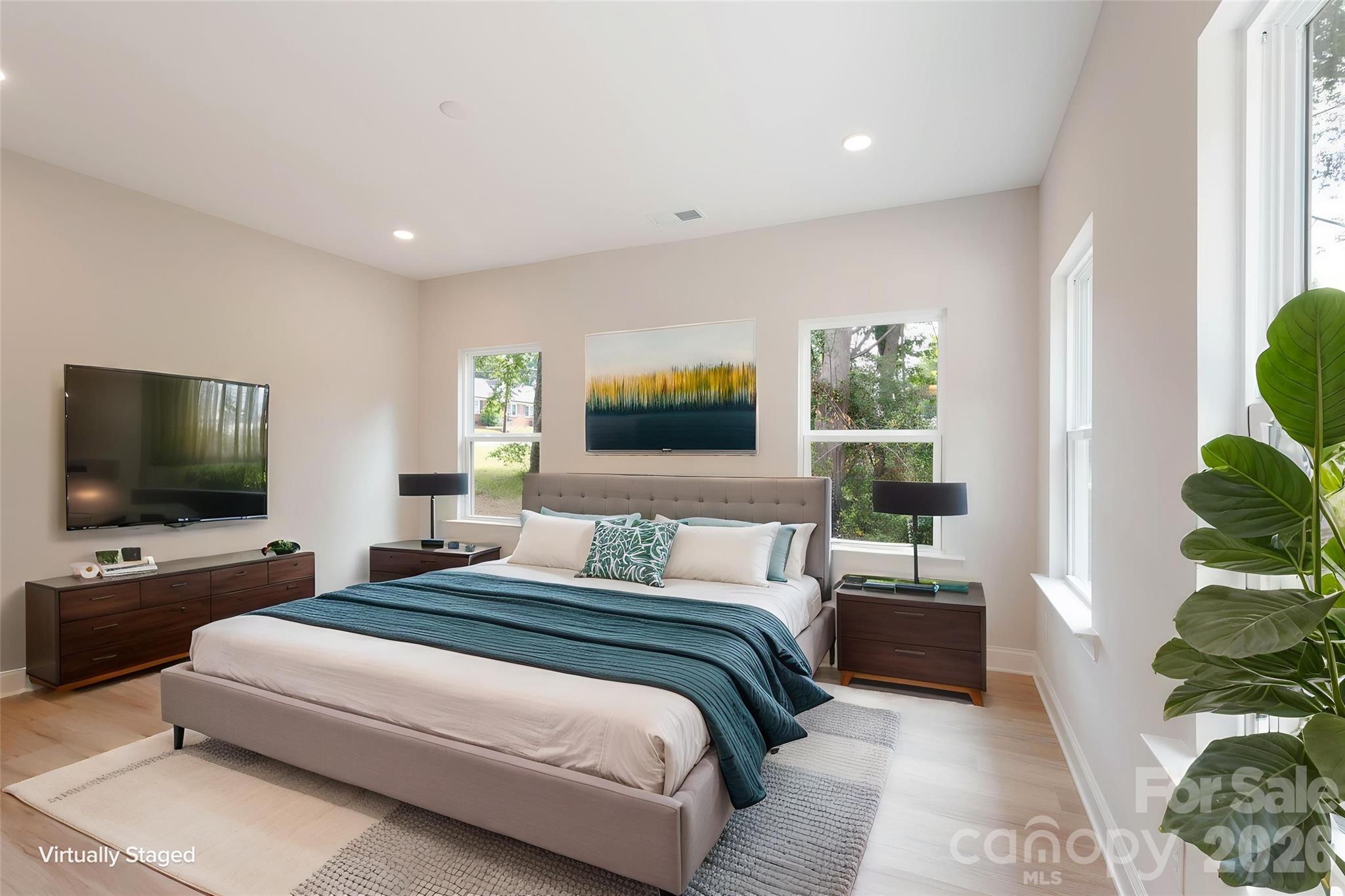 311 W Chestnut Street Property Photo 4